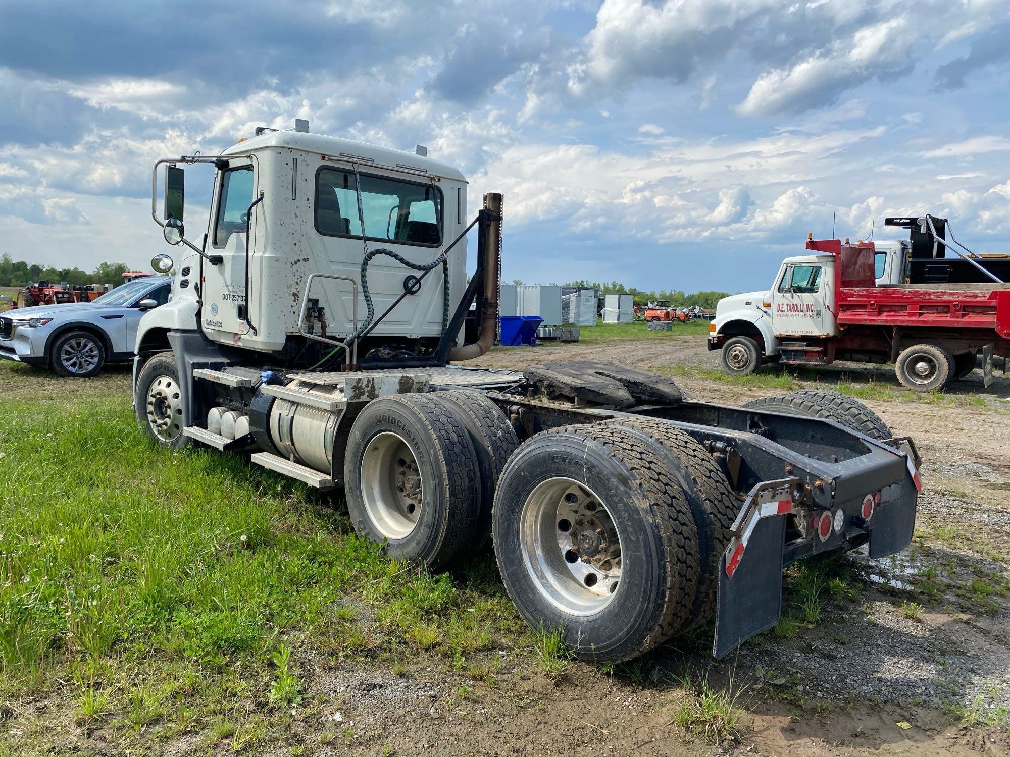 2013 MACK CXU613 TRUCK TRACTOR VN:033898 powered by Mack MP8 diesel engine, 445hp, equipped with