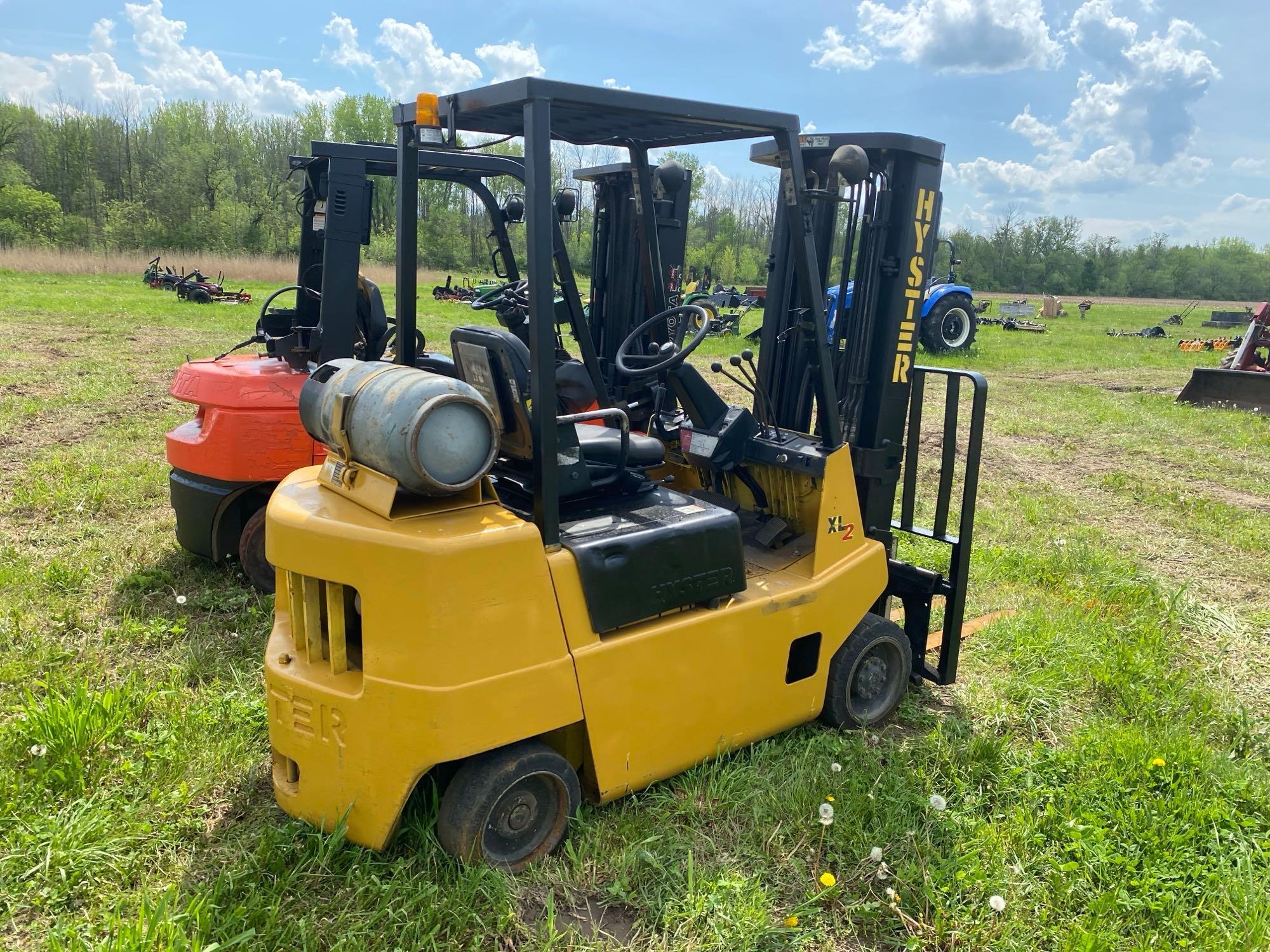 HYSTER 50XL FORKLIFT SN-97591 powered by LP engine, equipped with OROPS, 5,000lb lift capacity,