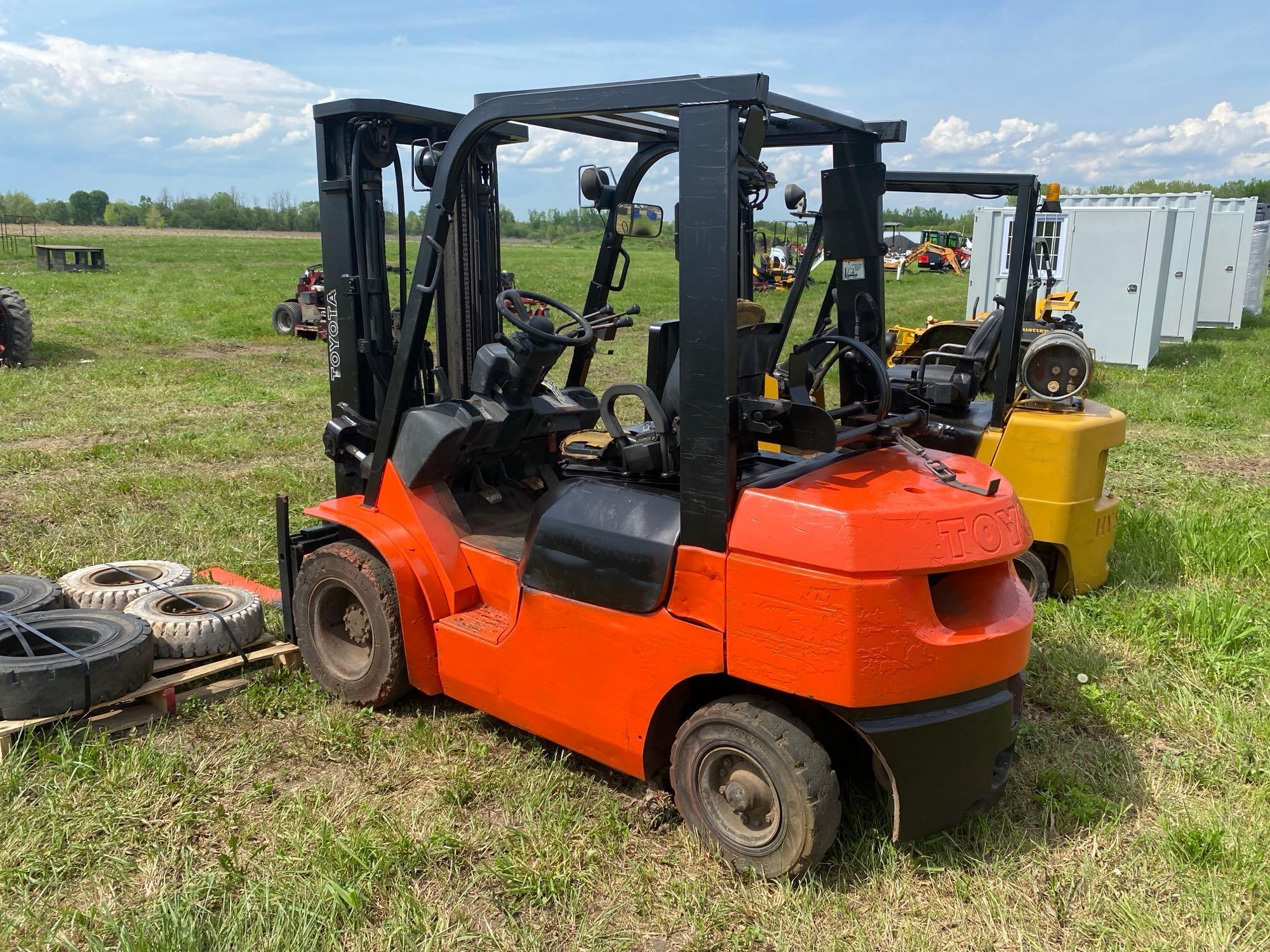 TOYOTA FORKLIFT SN-80717 powered by LP engine, equipped with OROPS, 5,000lb lift capacity,