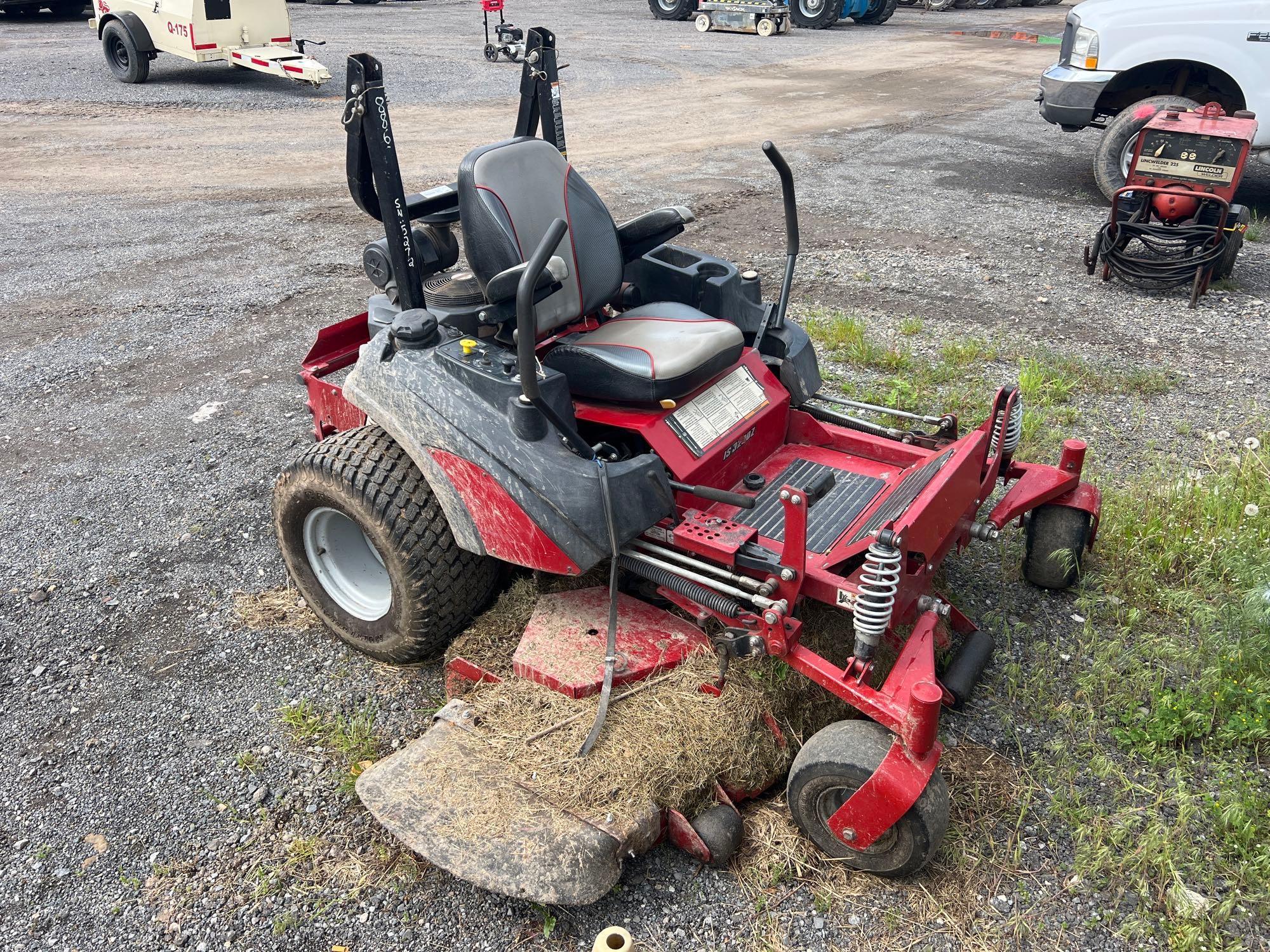 FERRIS IS3200Z COMMERCIAL MOWER SN-25272 powered by gas engine, equipped with 72in. Cutting deck,