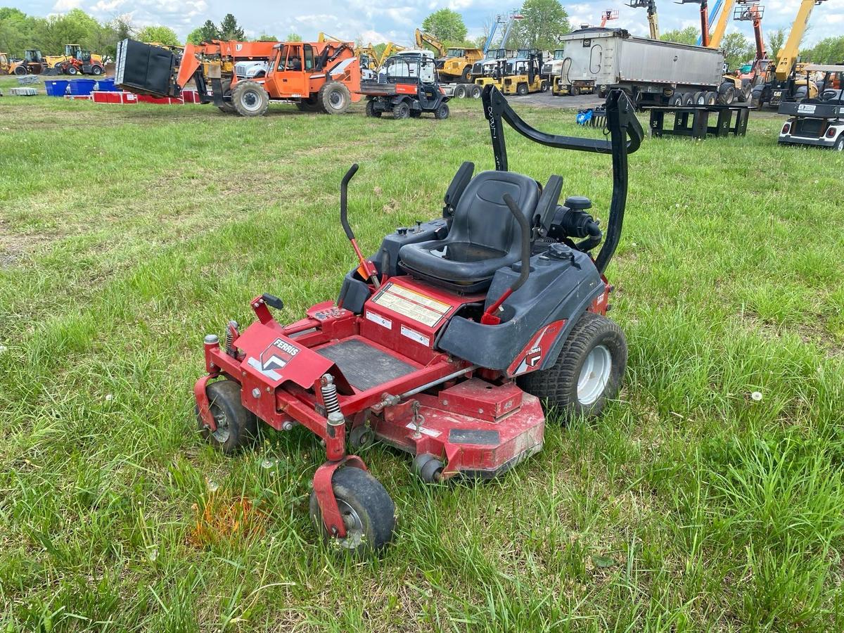 FERRIS IS1500Z COMMERCIAL MOWER SN-1316 powered by gas engine, equipped with 52in. Cutting deck,