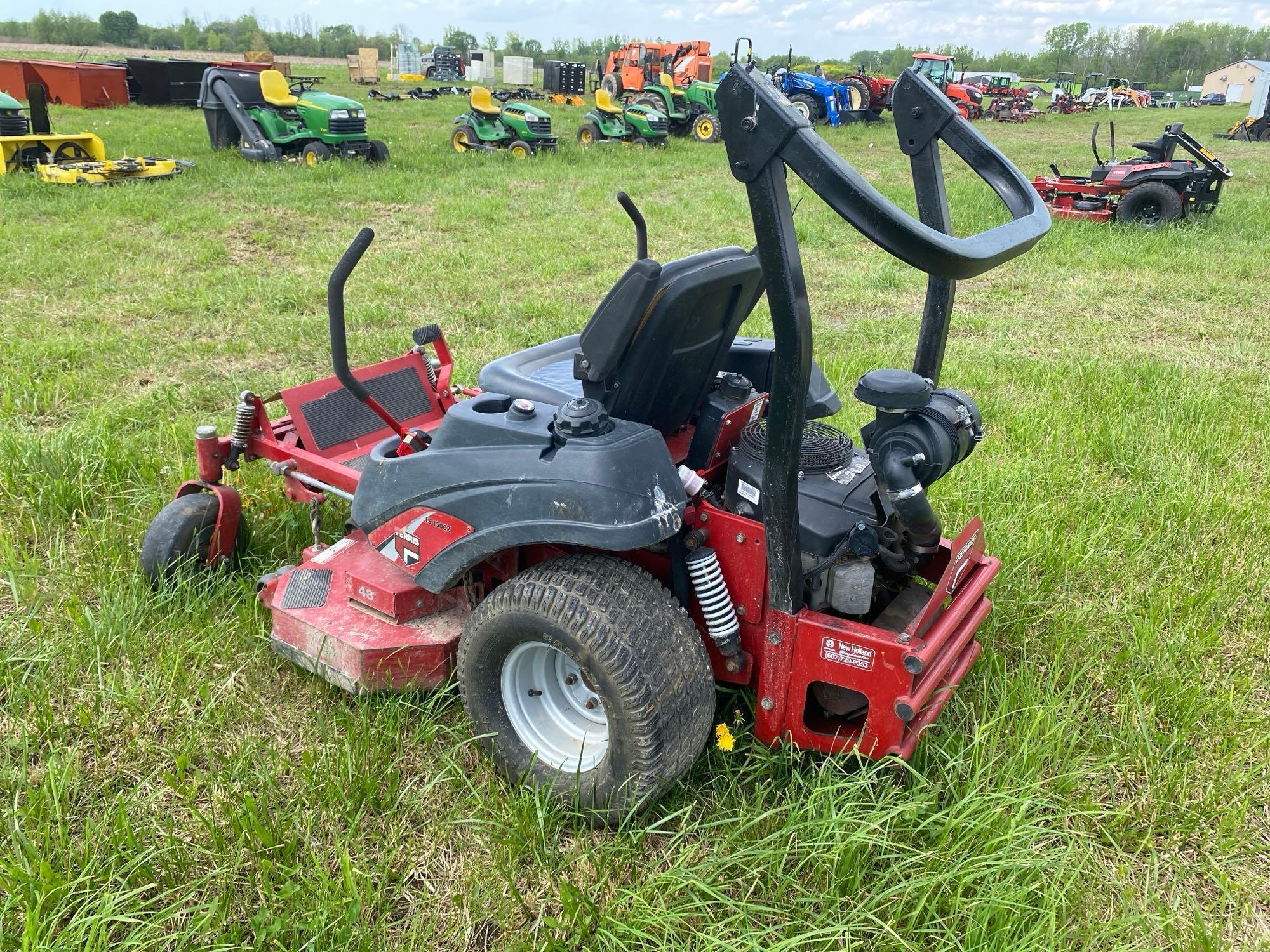 FERRIS IS1500Z COMMERCIAL MOWER SN-1316 powered by gas engine, equipped with 52in. Cutting deck,