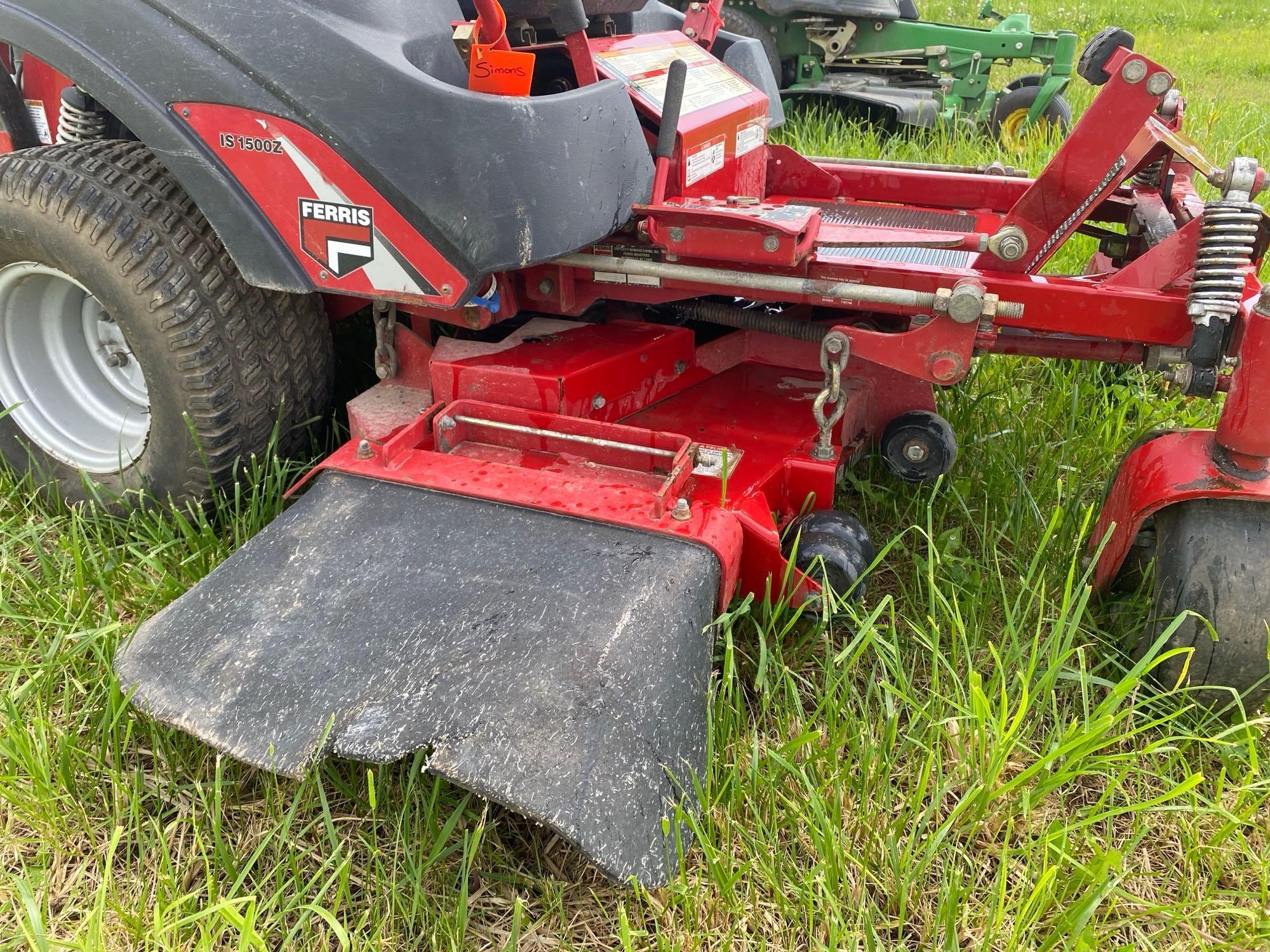 FERRIS IS1500Z COMMERCIAL MOWER SN-1316 powered by gas engine, equipped with 52in. Cutting deck,