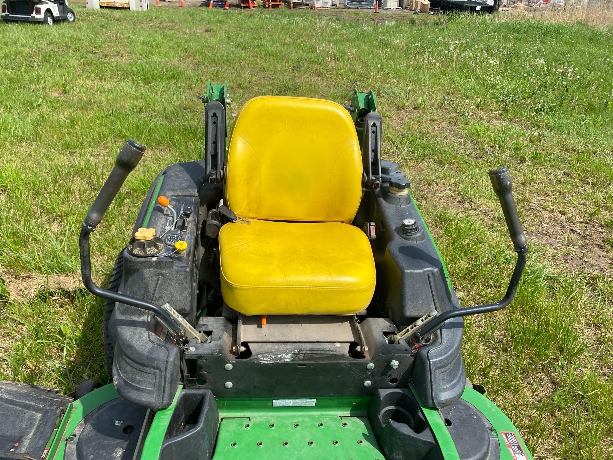 JOHN DEERE Z960R COMMERCIAL MOWER SN-010061 powered by gas engine, equipped with 60in. cutting deck,