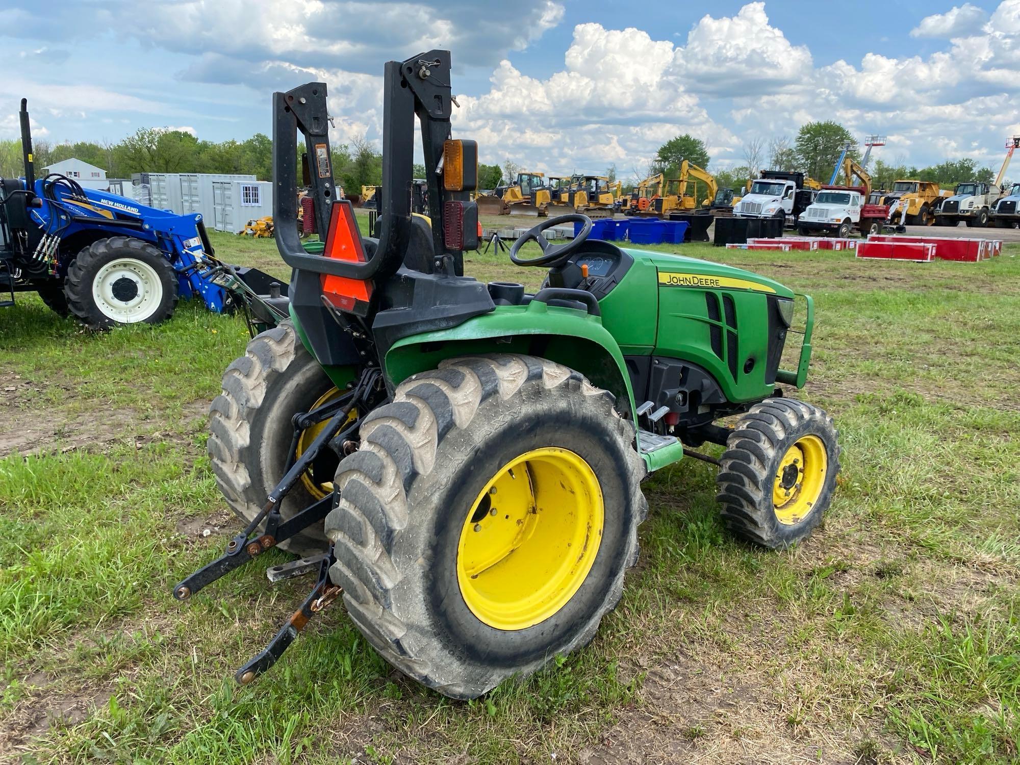 JOHN DEERE 3025E UTILITY TRACTOR SN-148497 4x4, powered by John Deere diesel engine, equipped with