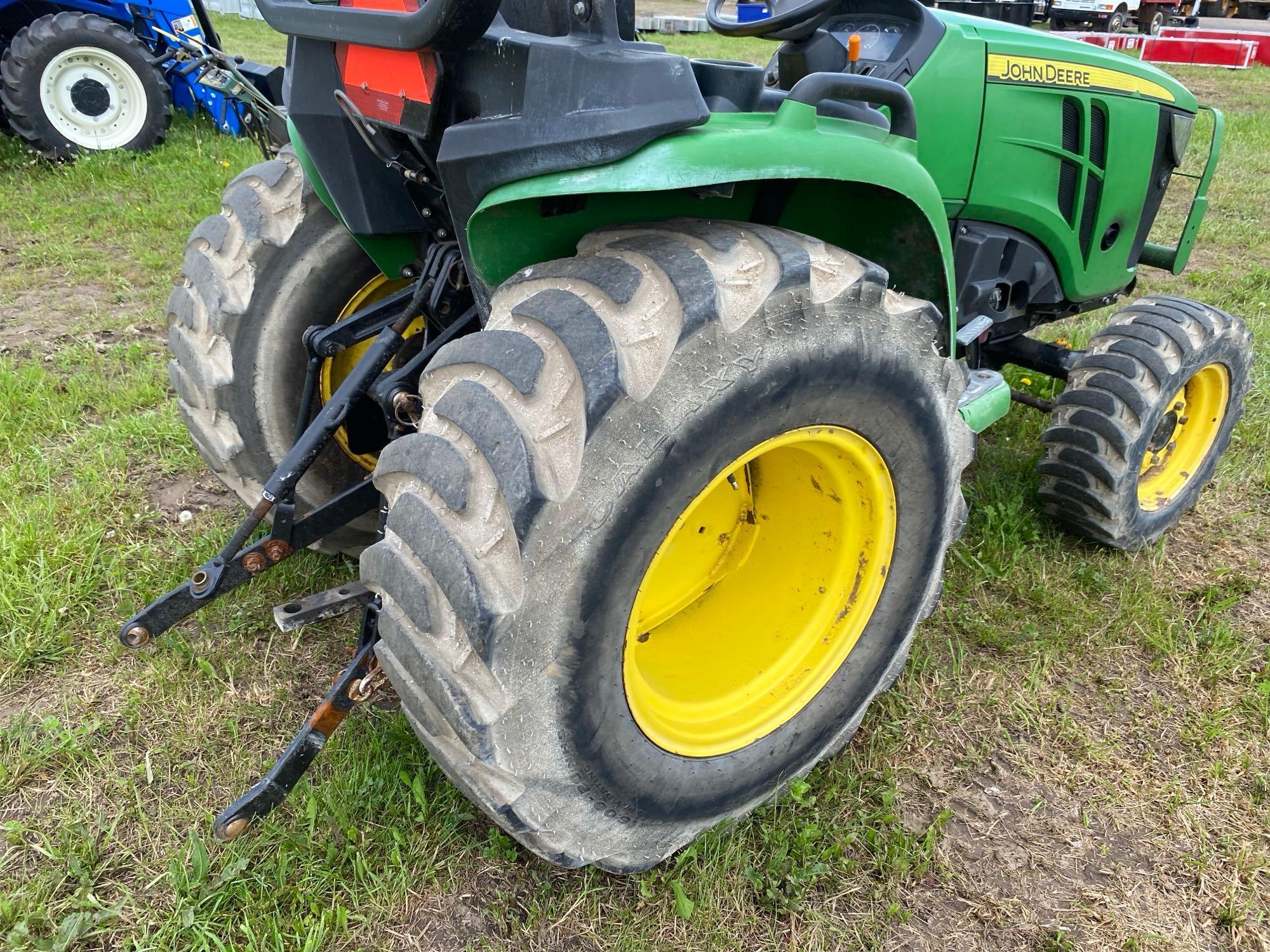 JOHN DEERE 3025E UTILITY TRACTOR SN-148497 4x4, powered by John Deere diesel engine, equipped with