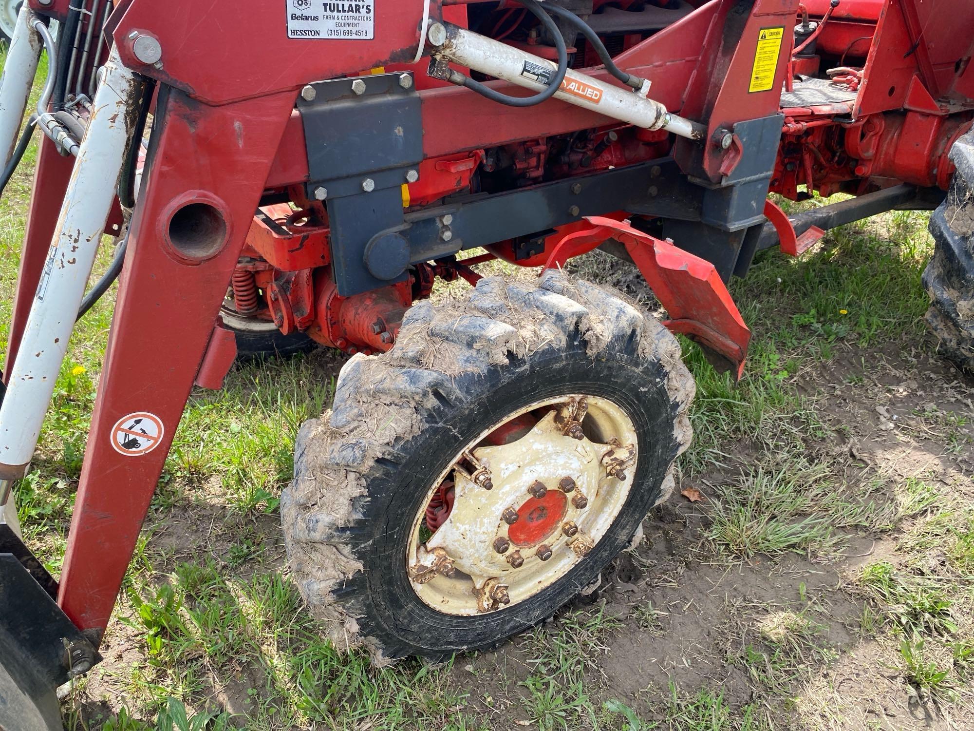 BELARUS 420A UTILITY TRACTOR SN:463315 4x4, powered by diesel engine, equipped with ROPS, Allied 394