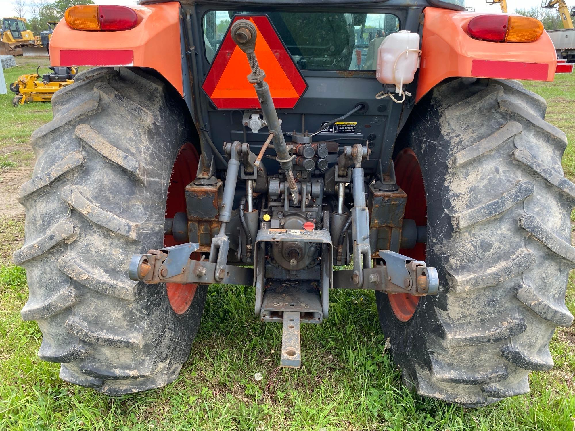 KUBOTA M7060 UTILITY TRACTOR SN:62284 4x4, powered by Kubota diesel engine, equipped with EROPS,