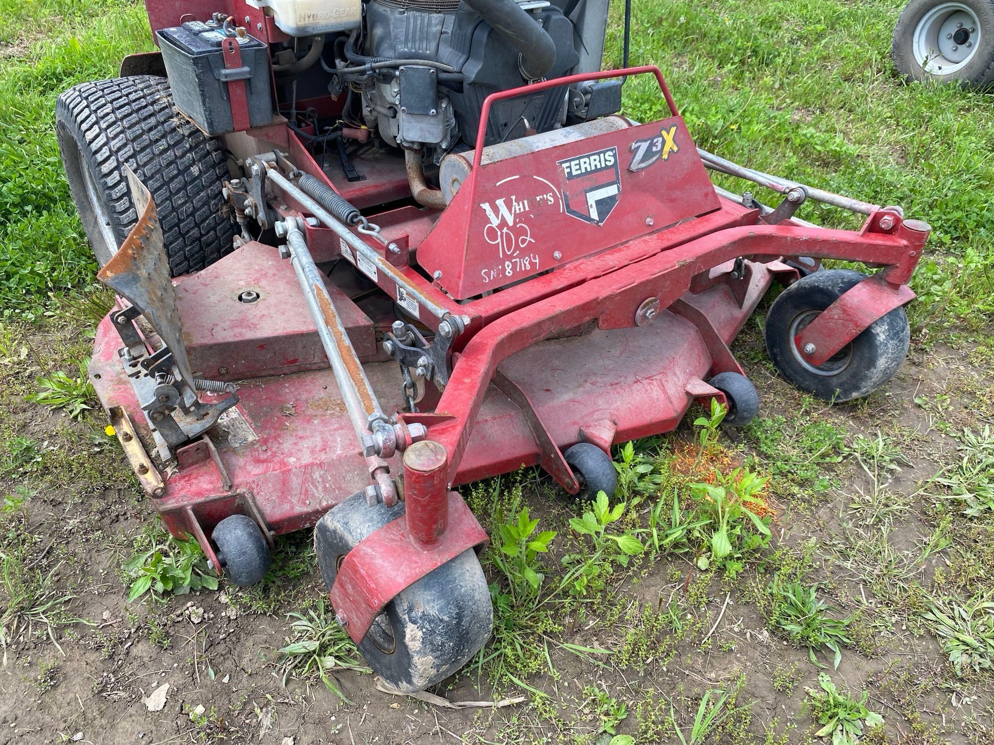 FERRIS SRSZ3XBVE COMMERCIAL MOWER SN:2017987184 powered by gas engine, equipped with 72in. Cutting