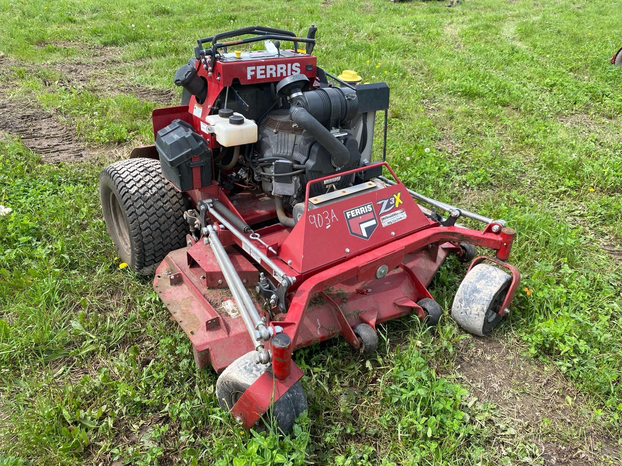 FERRIS SRSZ3 COMMERCIAL MOWER SN:2018130589 powered by gas engine, equipped with 61in. Cutting deck,