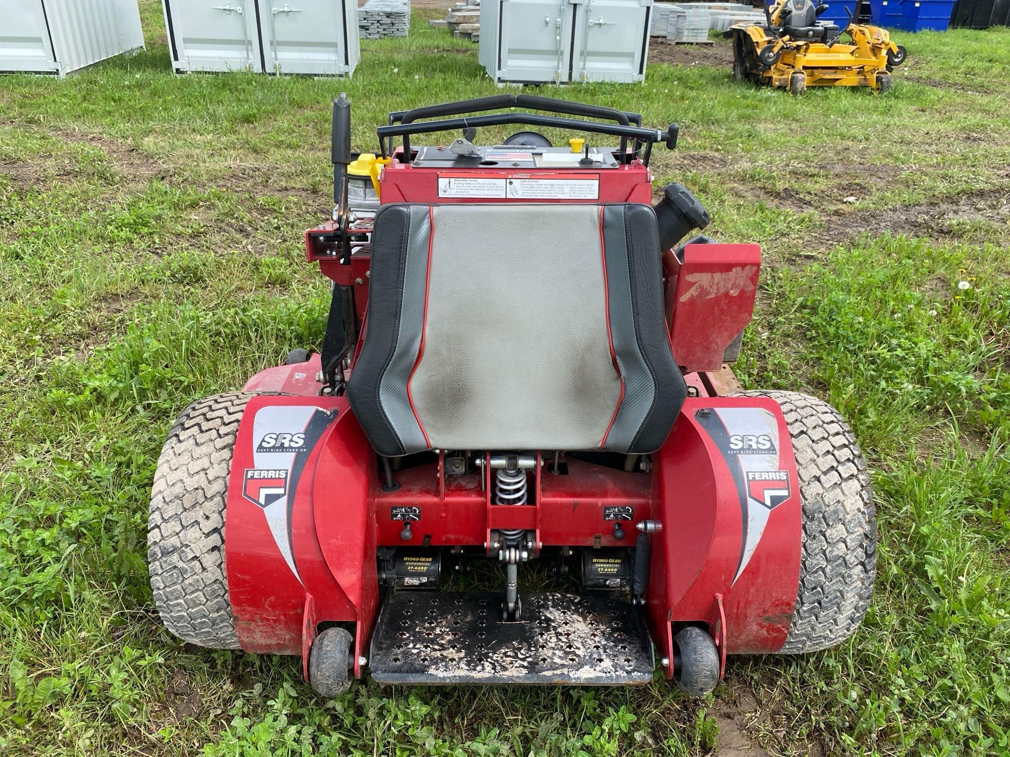 FERRIS SRSZ3 COMMERCIAL MOWER SN:2018130589 powered by gas engine, equipped with 61in. Cutting deck,