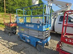 2014 GENIE GS-2632 SCISSOR LIFT SN:GS3214A-135309 electric powered, equipped with 26ft. Platform