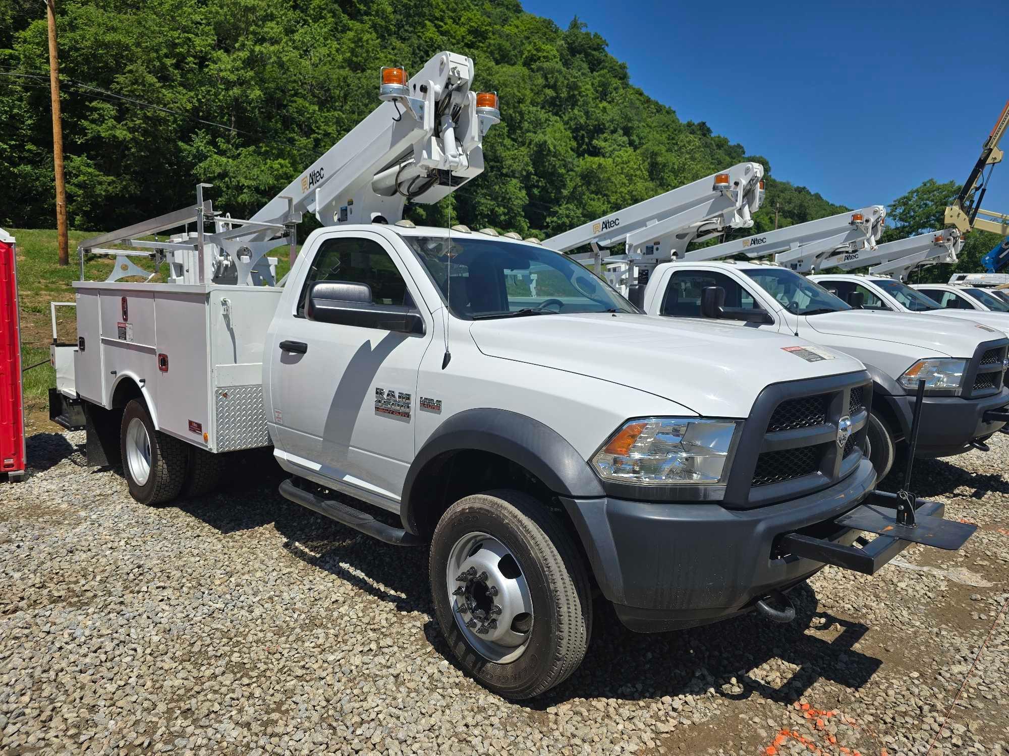 2016 DODGE 4500 BUCKET TRUCK VN:342997...powered by 6.4L Hemi gas engine, equipped with Allison