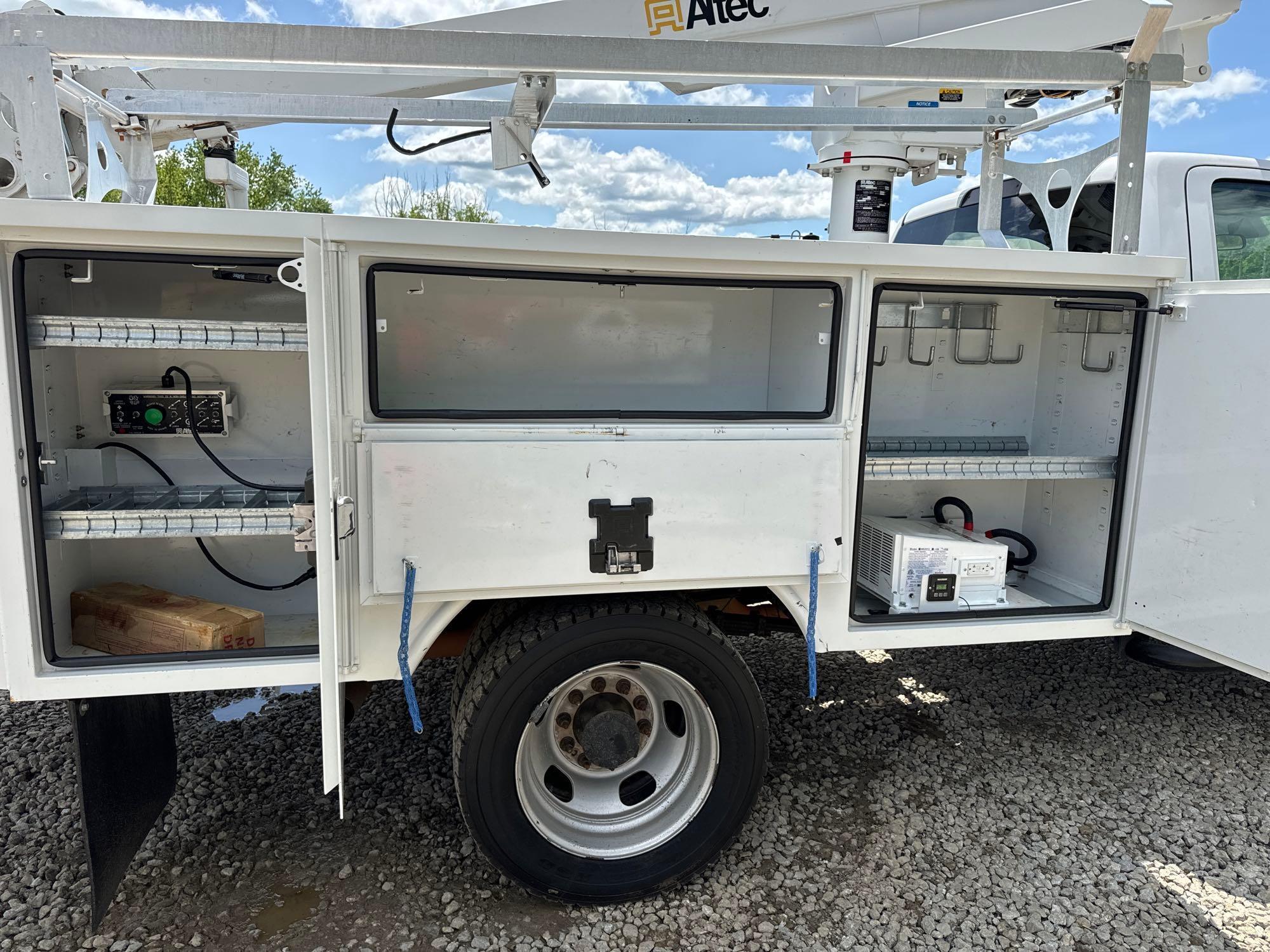 2016 DODGE 4500 BUCKET TRUCK VN:342975 powered by 6.4L Hemi gas engine, equipped with Allison