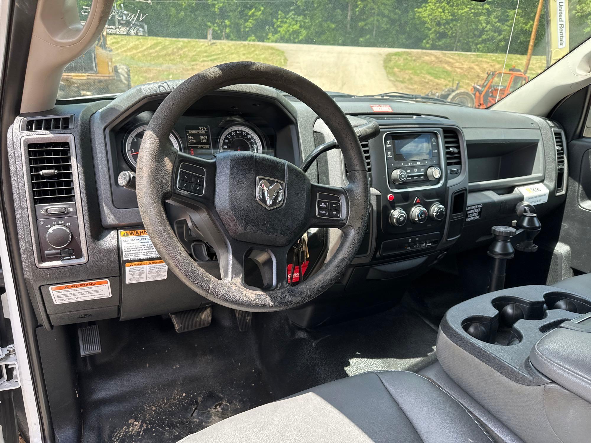 2016 DODGE 4500 BUCKET TRUCK VN:342975 powered by 6.4L Hemi gas engine, equipped with Allison