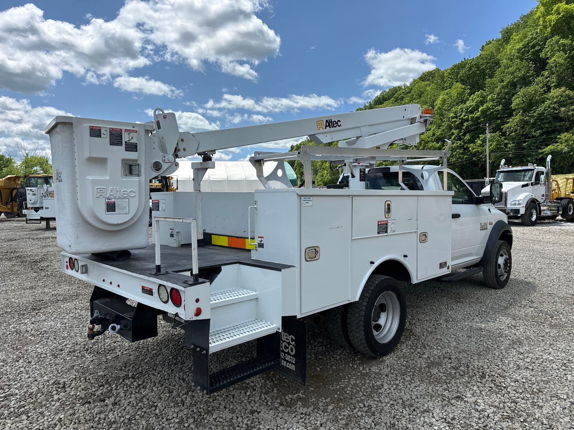 2016 DODGE 4500 BUCKET TRUCK VN:342975 powered by 6.4L Hemi gas engine, equipped with Allison