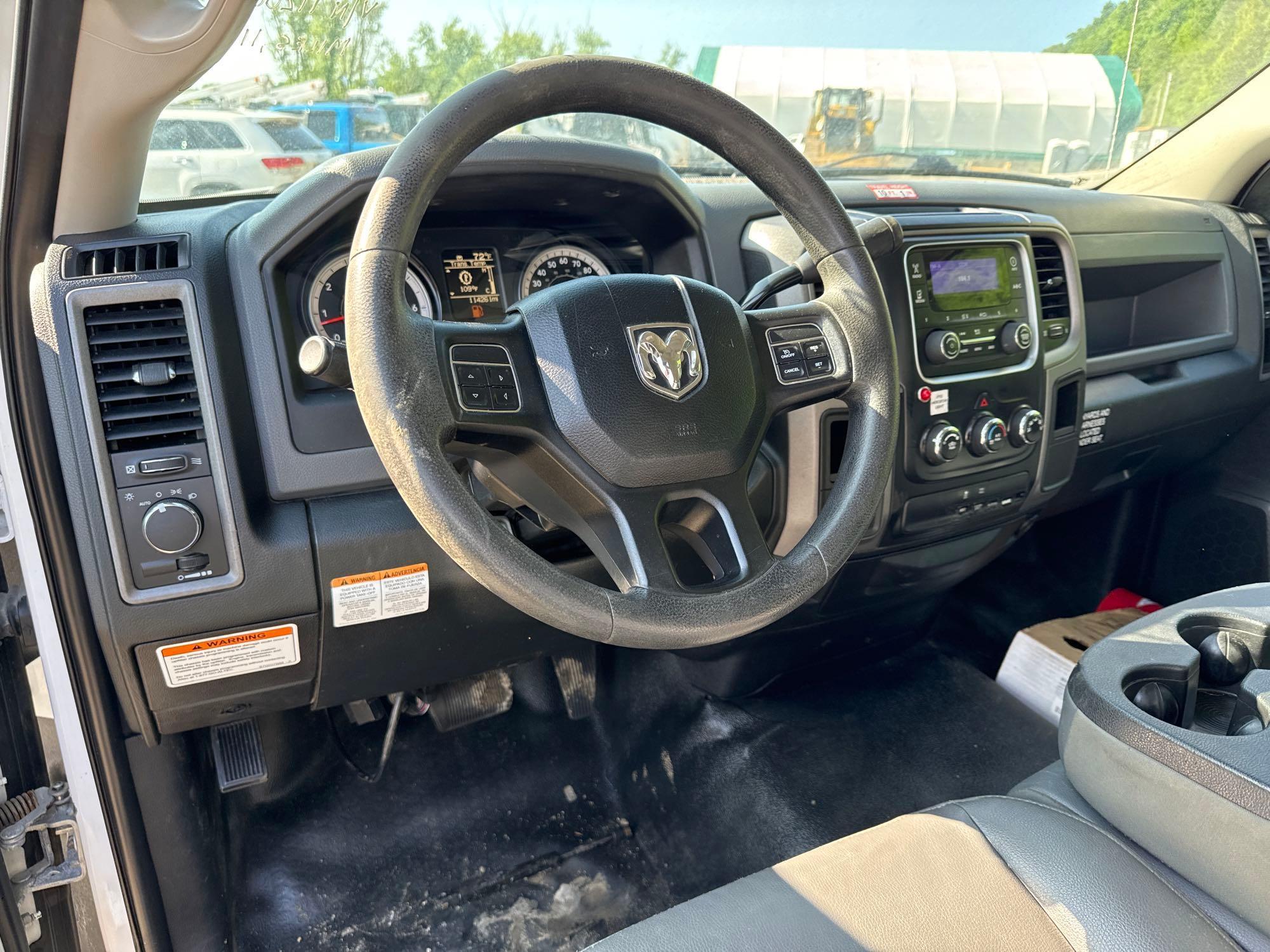 2016 DODGE 4500 BUCKET TRUCK VN:112003 powered by 6.4L Hemi gas engine, equipped with Allison