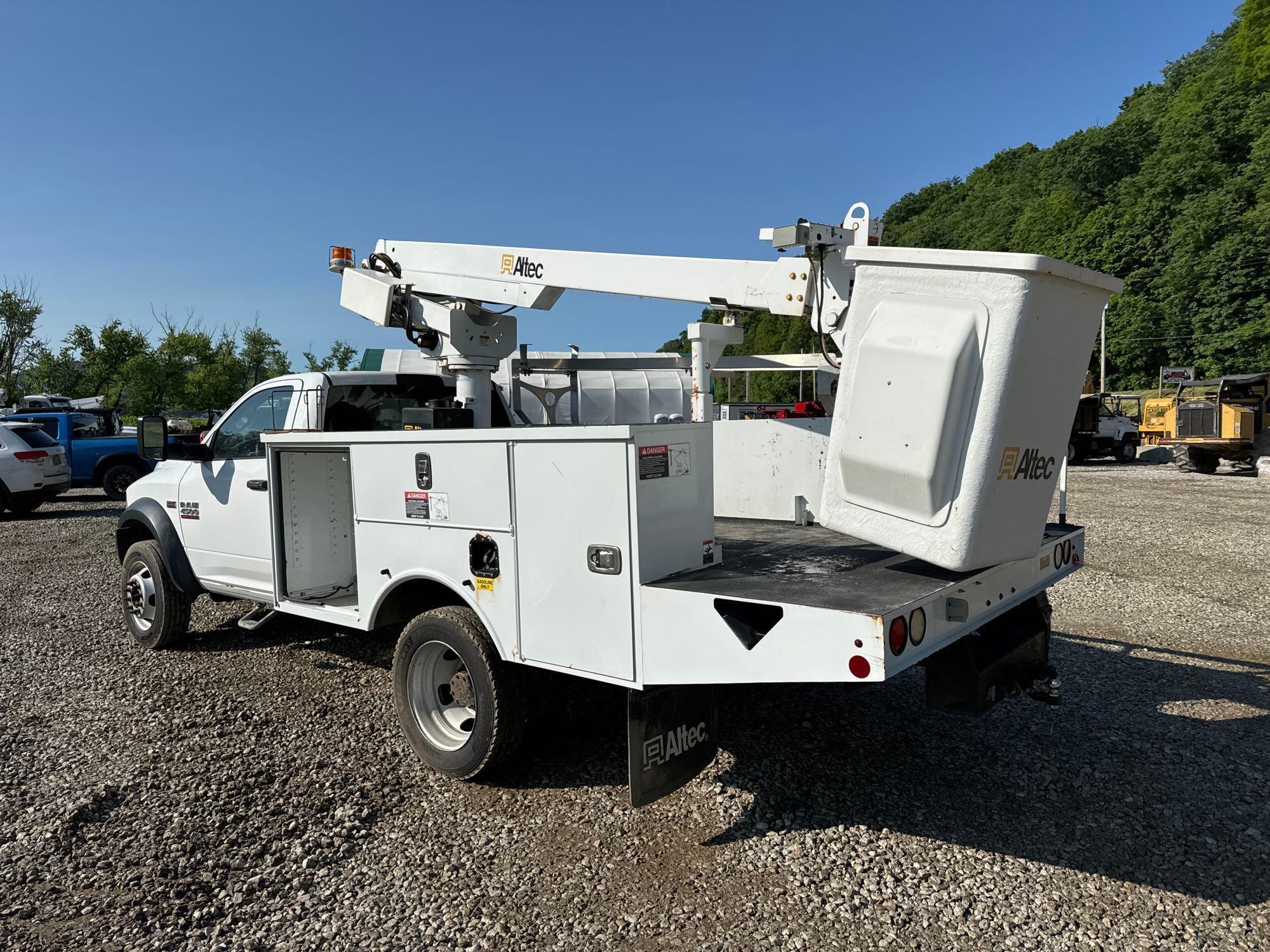 2016 DODGE 4500 BUCKET TRUCK VN:112003 powered by 6.4L Hemi gas engine, equipped with Allison