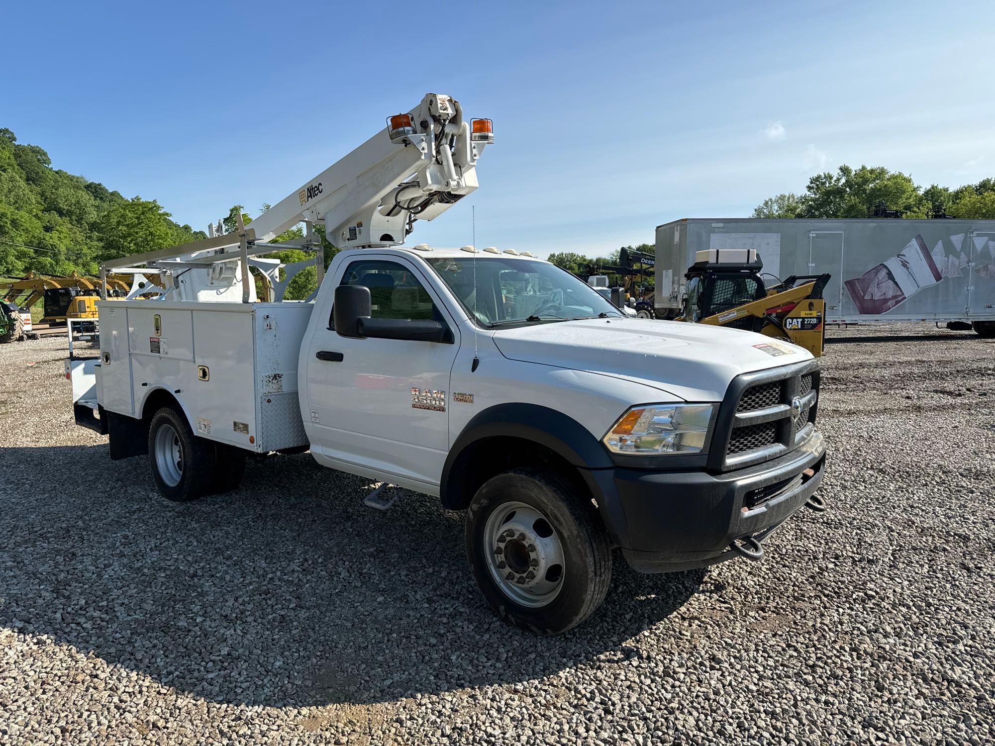 2016 DODGE 4500 BUCKET TRUCK VN:112003 powered by 6.4L Hemi gas engine, equipped with Allison