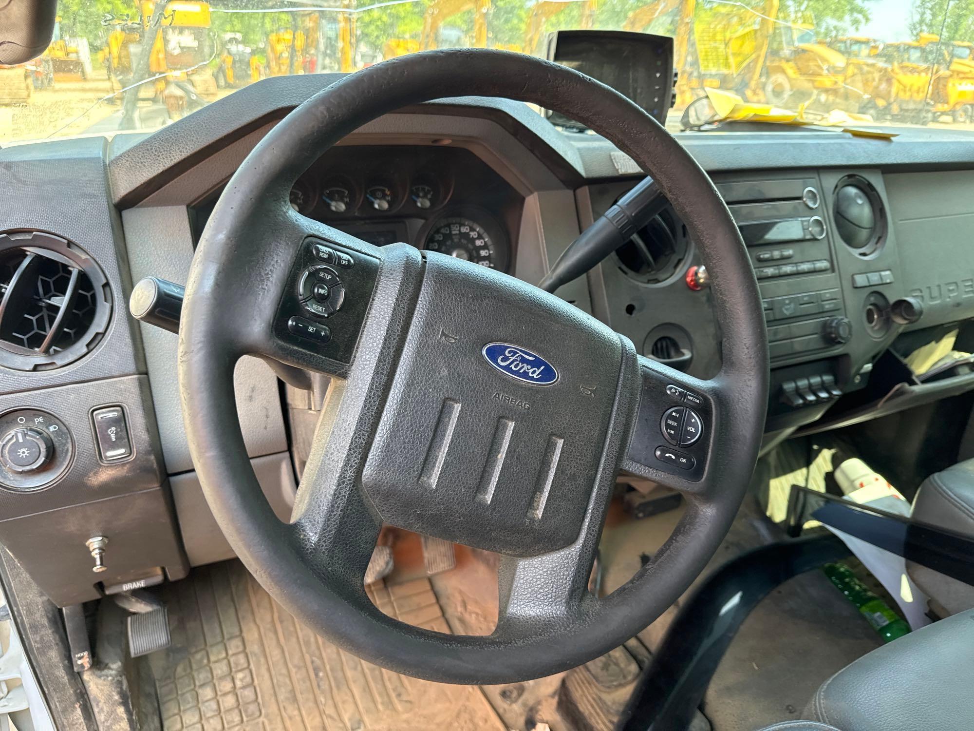 2015 FORD F550 UTILITY TRUCK VN:C26013 4x4, powered by gas engine, equipped with auto transmission,