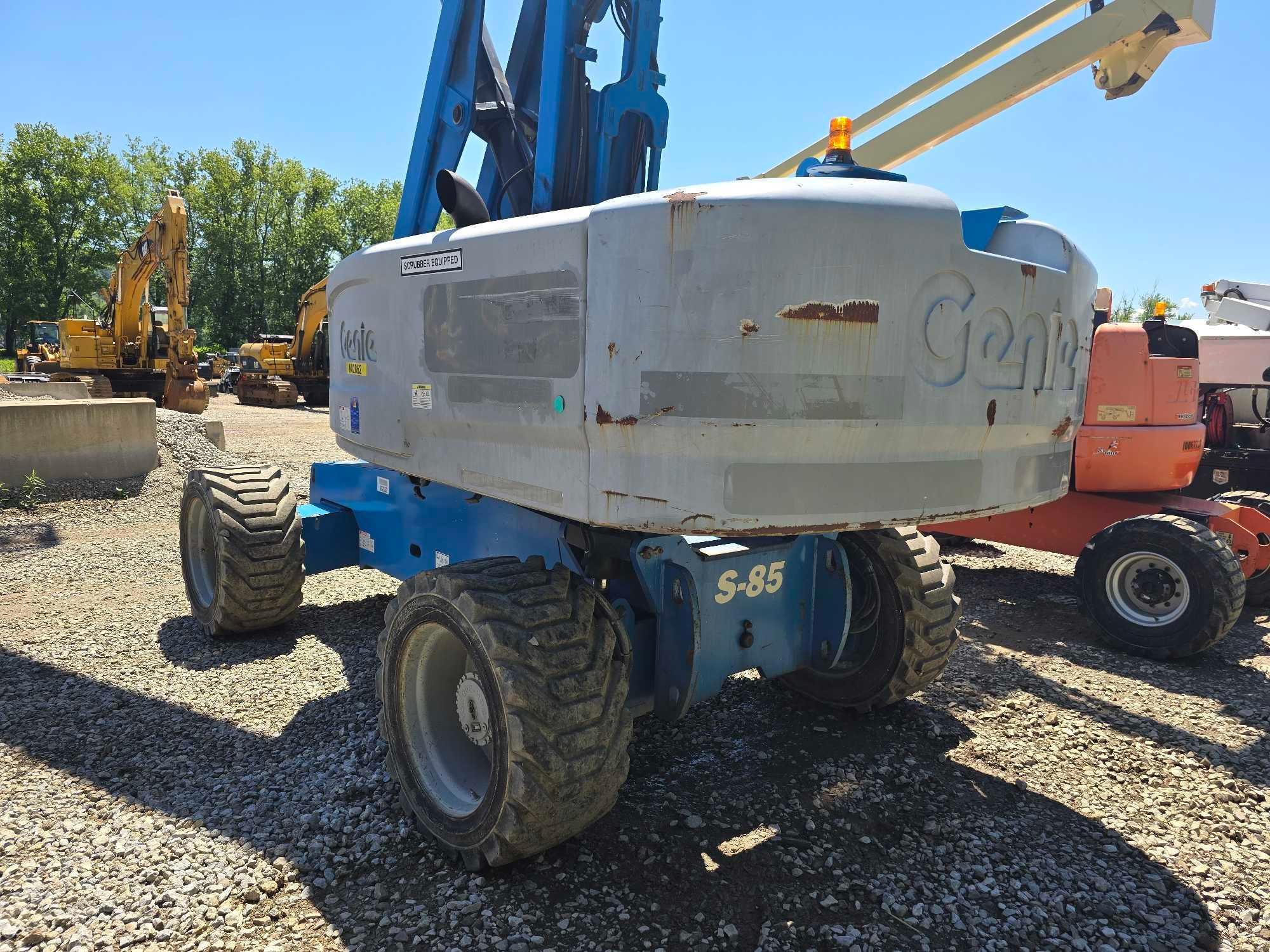 2014 GENIE S-85 BOOM LIFT SN:S8514-10666 4x4, powered by diesel engine, equipped with 85ft. Platform