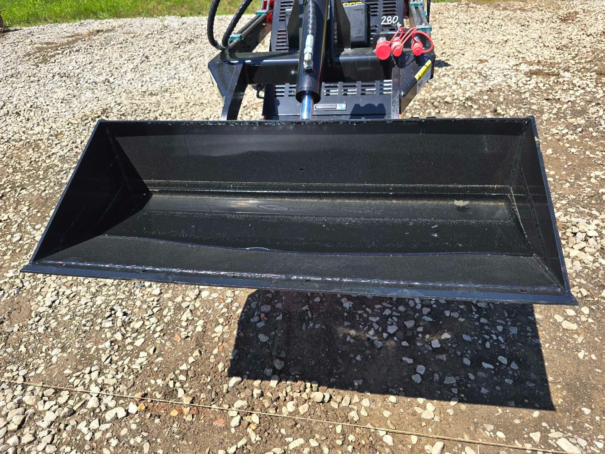 NEW AGT LRT23 MINI TRACK LOADER SN 2036429 powered by Briggs & Stratton gas engine, 23HP, rubber