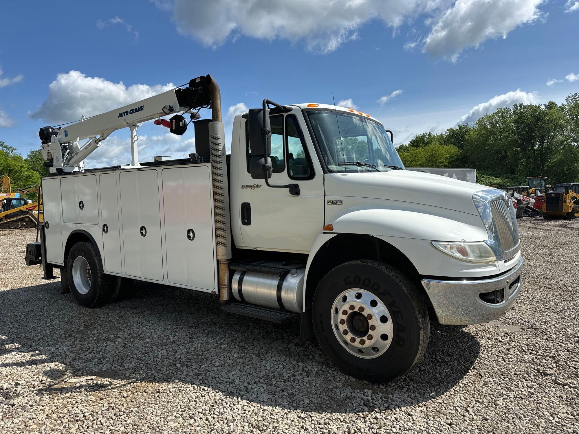 2012 INTERNATIONAL 4400 SERVICE TRUCK VN:077808 powered by International diesel engine, equipped