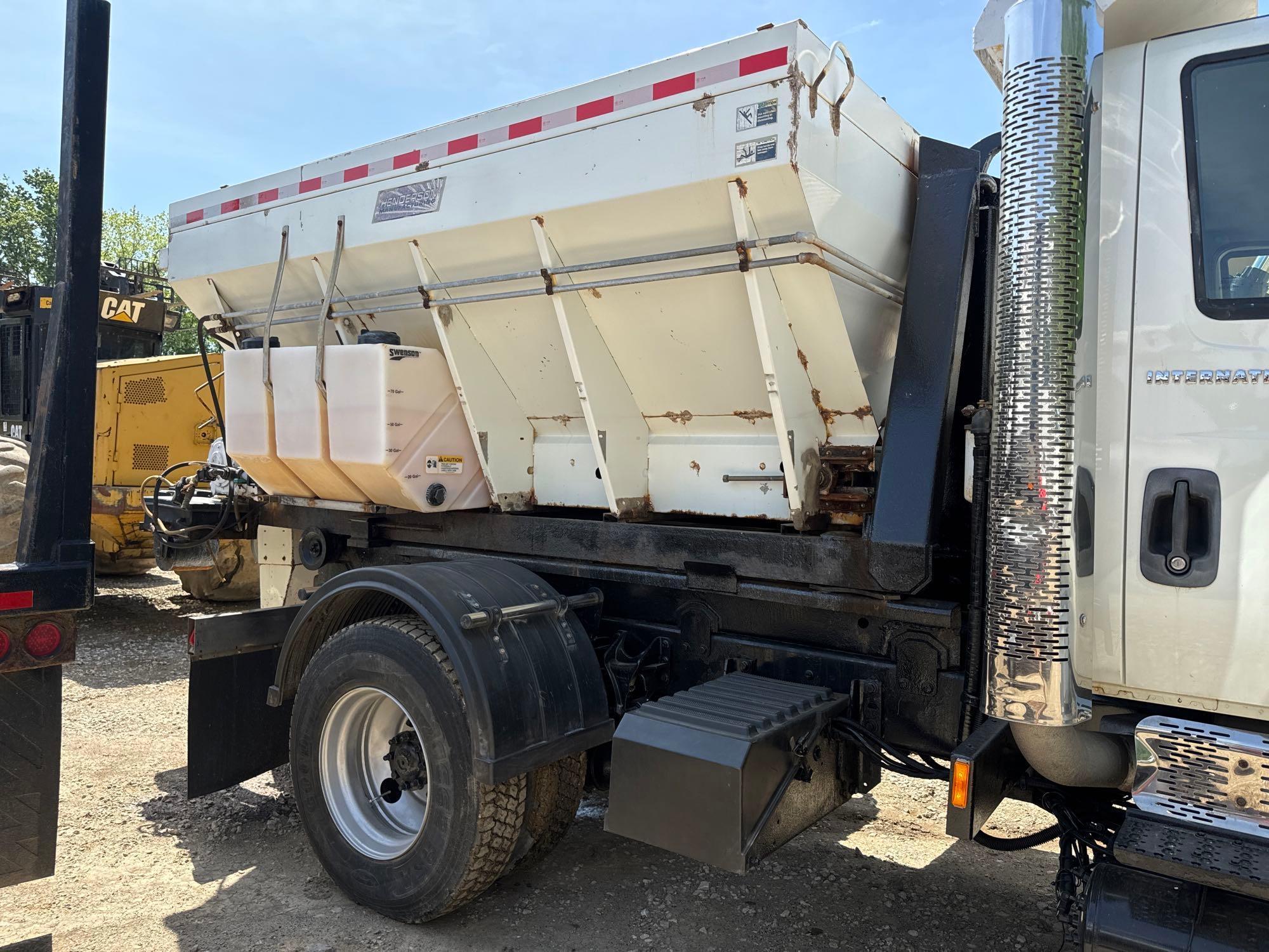 2004 INTERNATIONAL 7400 ROLLOFF TRUCK VIN: 091204 powered by International DT466 diesel engine,