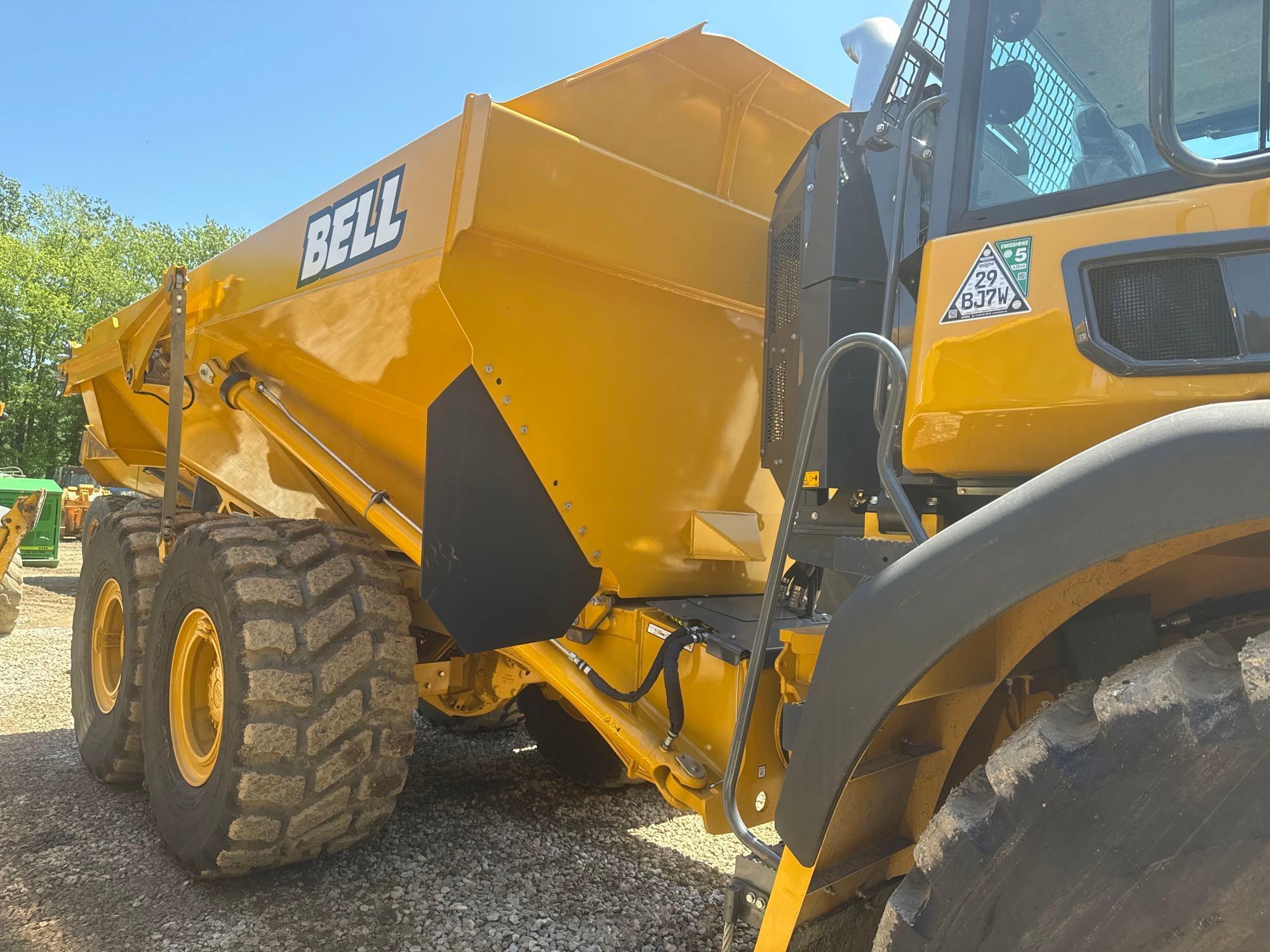 NEW BELL B30E ARTICULATED HAUL TRUCK SN 3411015 powered by diesel engine, equipped with Cab, air,