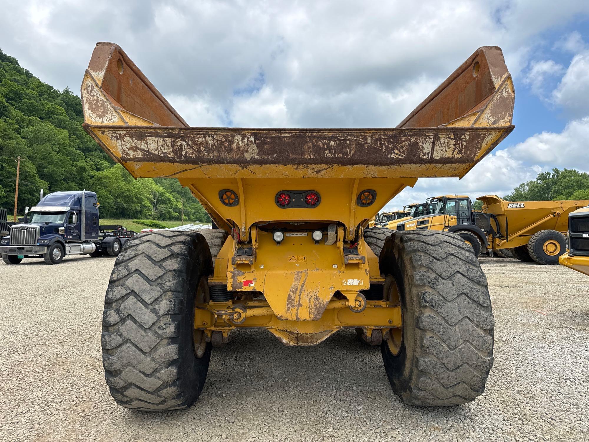 2015 BELL B35D ARTICULATED HAUL TRUCK SN:7405264 6x6, powered by diesel engine, equipped with Cab,