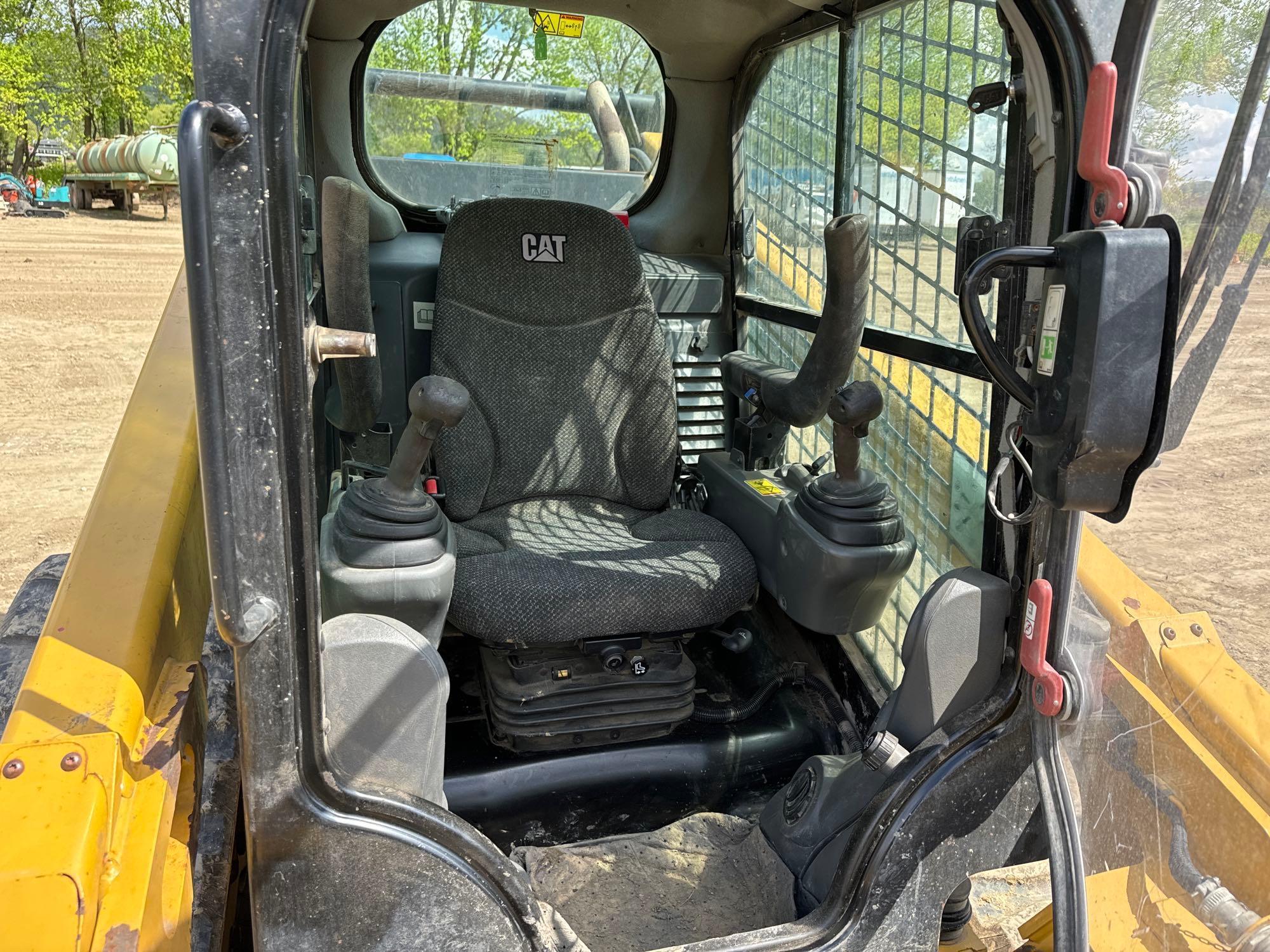 2017 CAT 299D2XPS RUBBER TRACKED SKID STEER SN:FD202726 powered by Cat diesel engine, equipped with