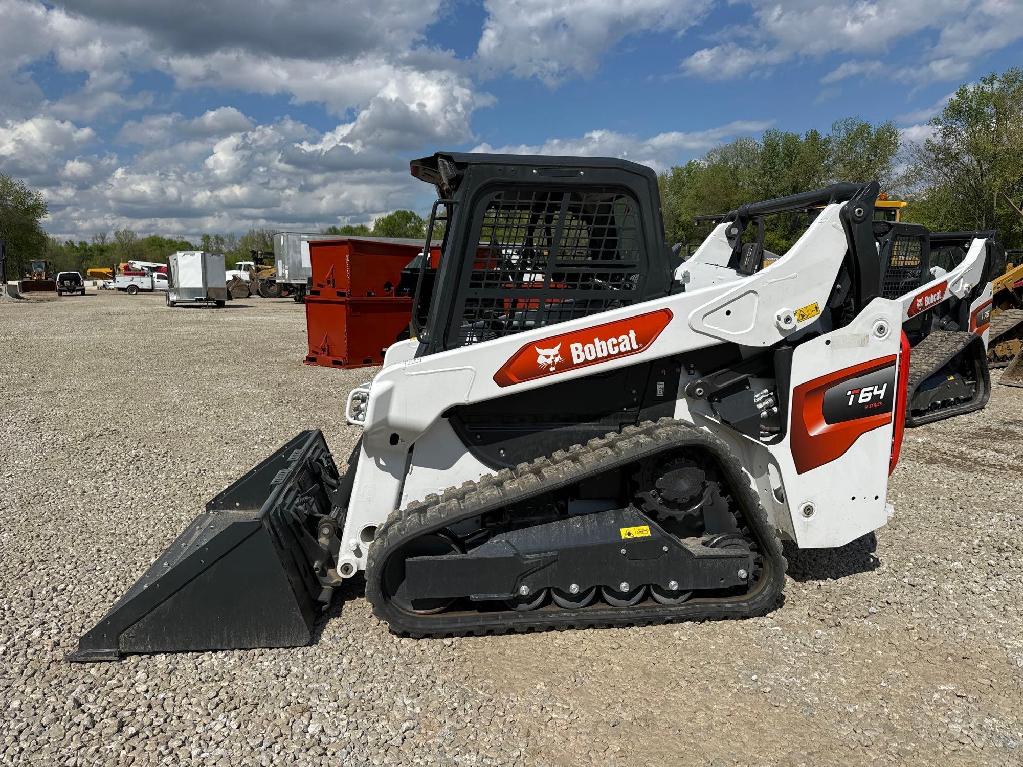 NEW UNUSED BOBCAT T64R-SERIES RUBBER TRACKED SKID STEER SN-D19311, powered by diesel engine,