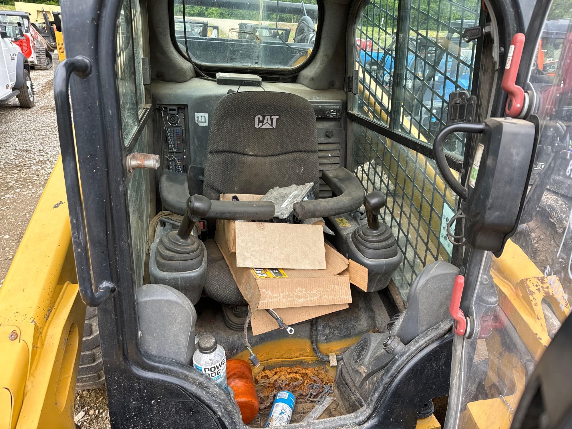 2018 CAT 272D2 XHP SKID STEER SN:MD200863 equipped with cab, air, heat, 2-speed, high flow