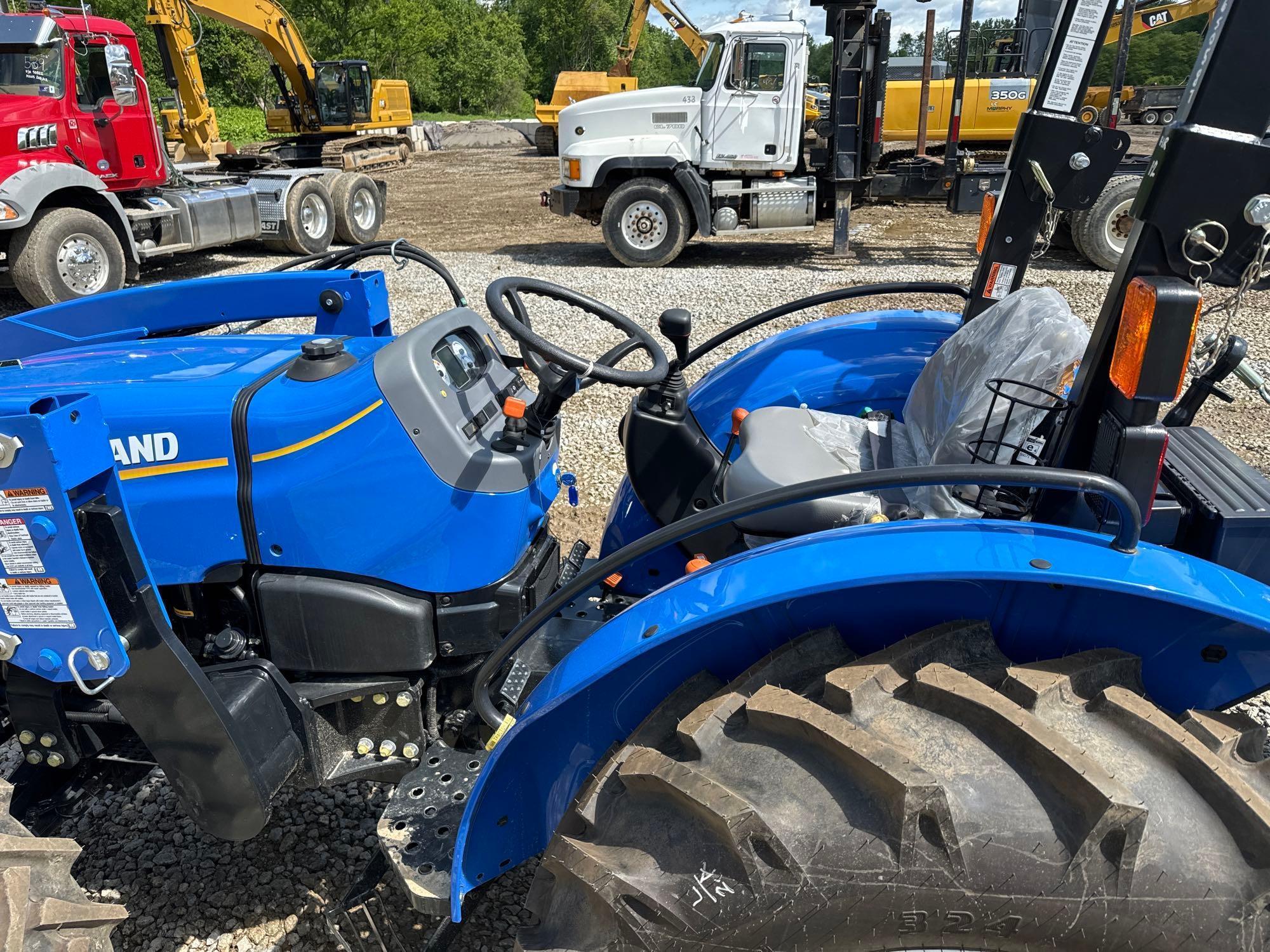 NEW NEW HOLLAND WORKMASTER 70 TRACTOR LOADER SN-650587, 4x4, powered by diesel engine, equipped with