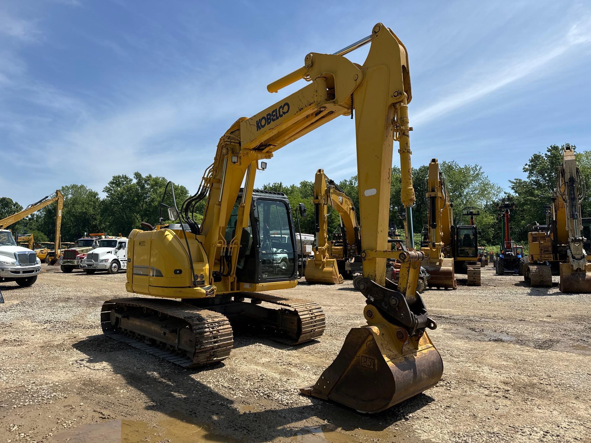 KOBELCO SK140SRLC-3 HYDRAULIC EXCAVATOR SN:YH07-10071 powered by diesel engine, equipped with cab,