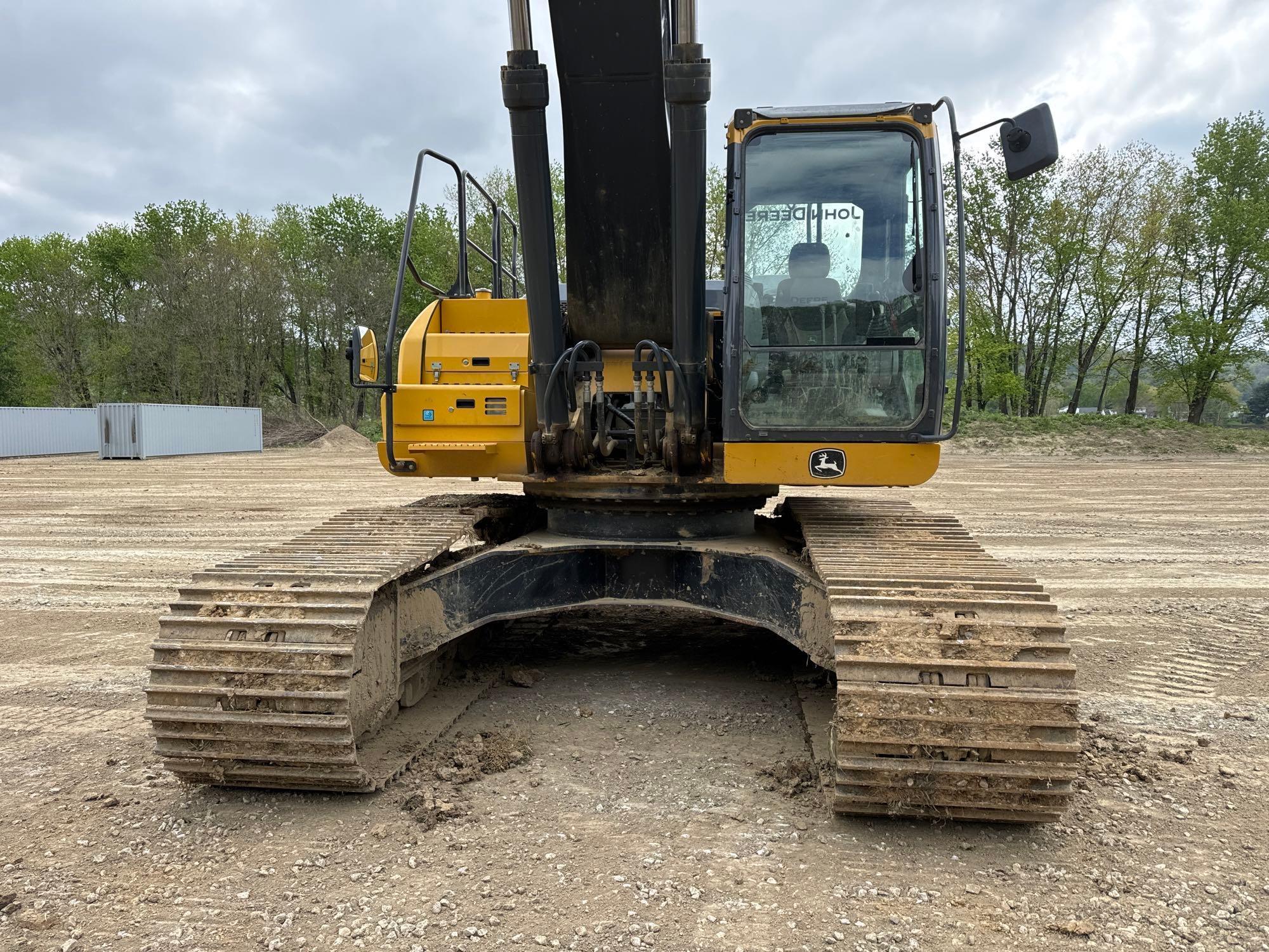 2018 JOHN DEERE 350GLC HYDRAULIC EXCAVATOR. SN: 812358...powered by John Deere diesel engine, equipp