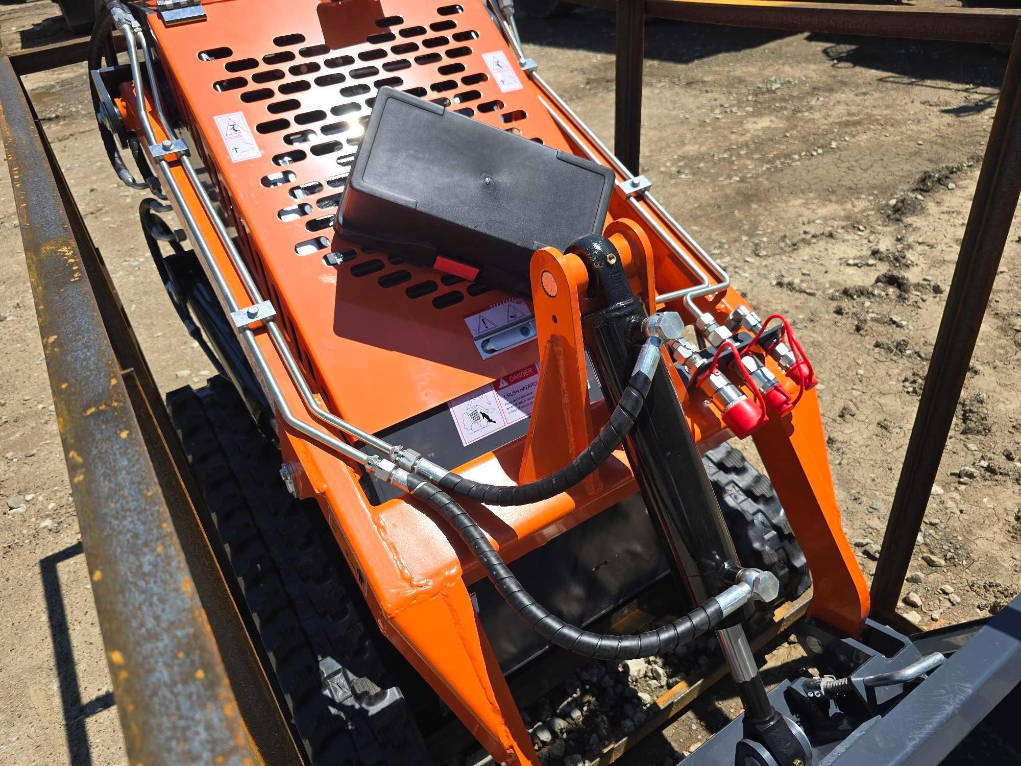 NEW AGT YSRT14 MINI TRACK LOADER SN: 17720 powered by Briggs & Stratton gas engine, 15HP, rubber