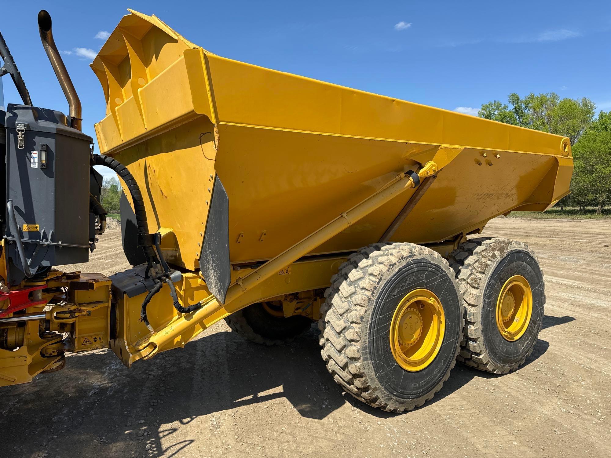 2015 BELL B30E ARTICULATED HAUL TRUCK SN:1206873 6x6, powered by diesel engine, equipped with Cab,