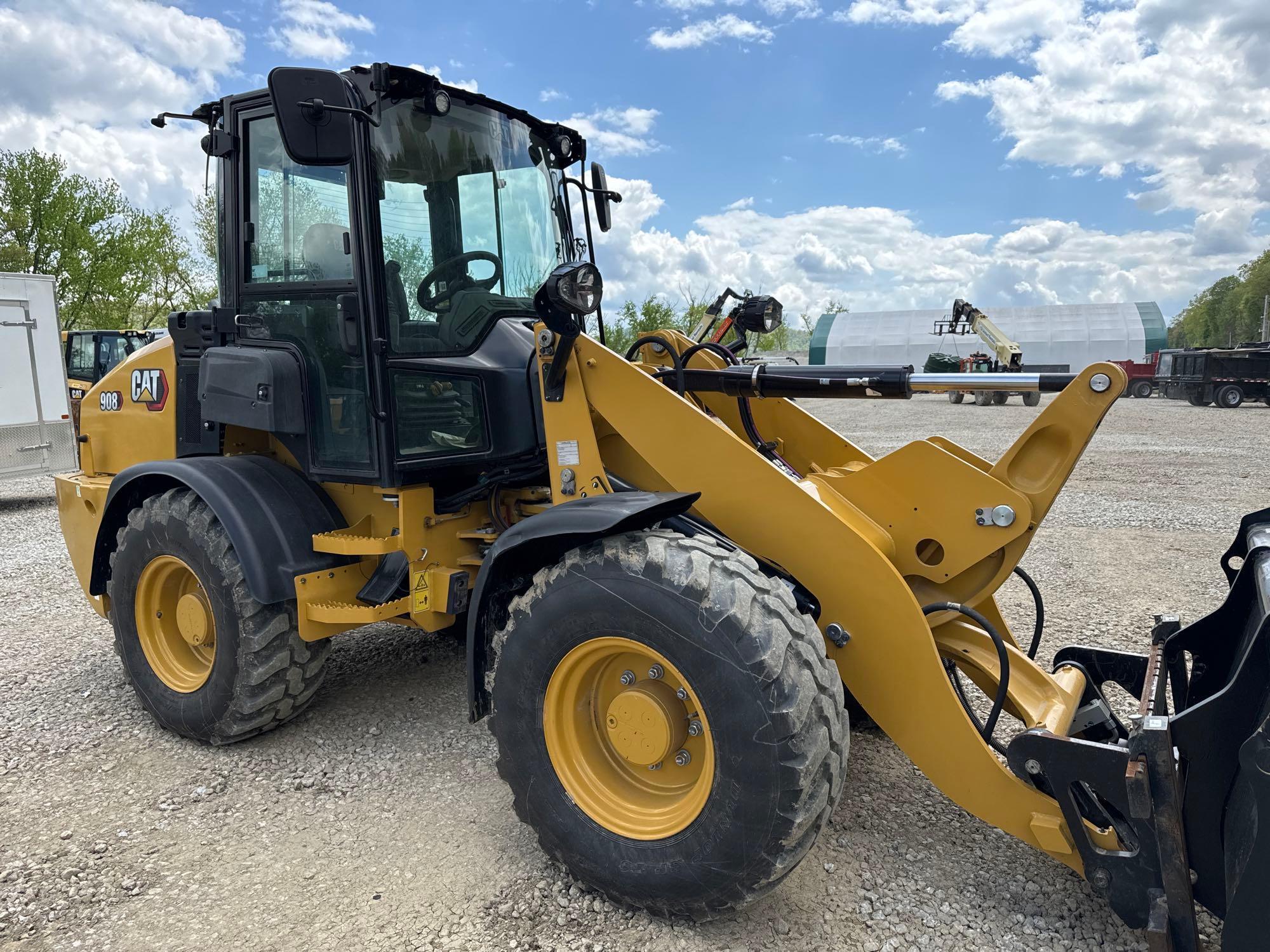 2022 CAT 908 RUBBER TIRED LOADER SN:800251 powered by Cat C2.8 diesel engine, equipped with EROPS,