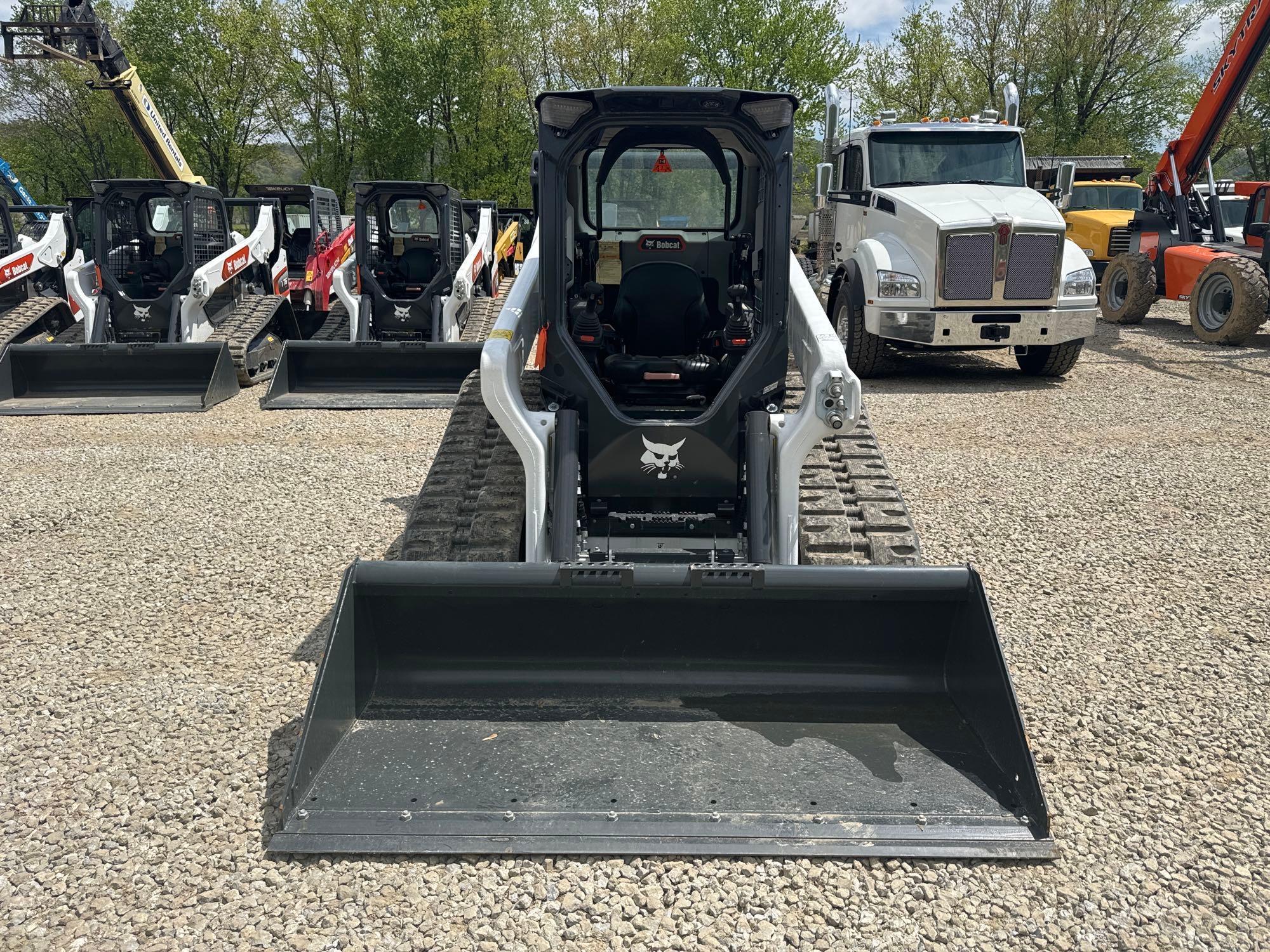 NEW UNUSED BOBCAT T76 R-SERIES RUBBER TRACKED SKID STEER SN-E26698, powered by diesel engine,