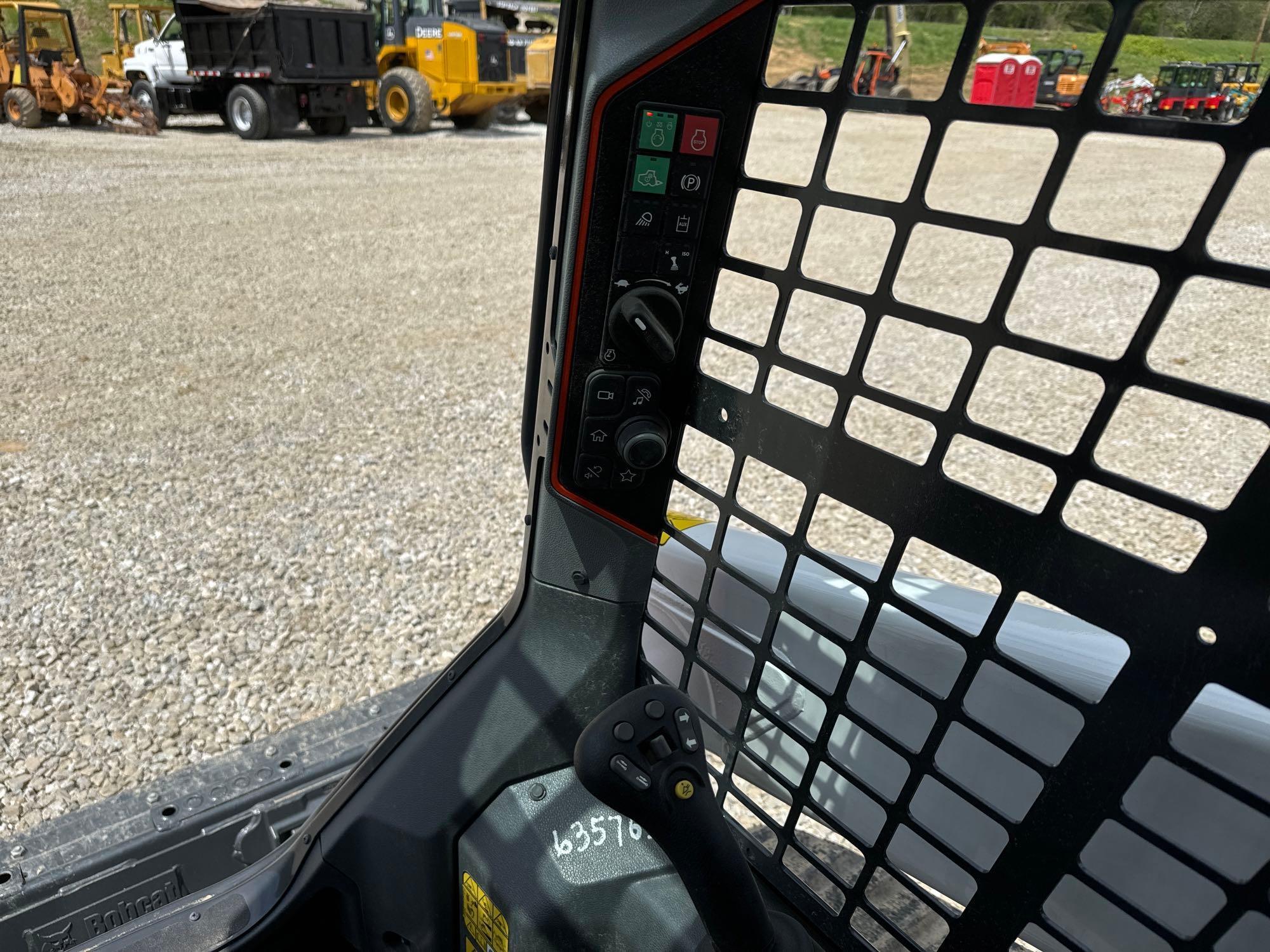 NEW UNUSED BOBCAT T76 R-SERIS RUBBER TRACKED SKID STEER SN-E26686,...powered by diesel engine,