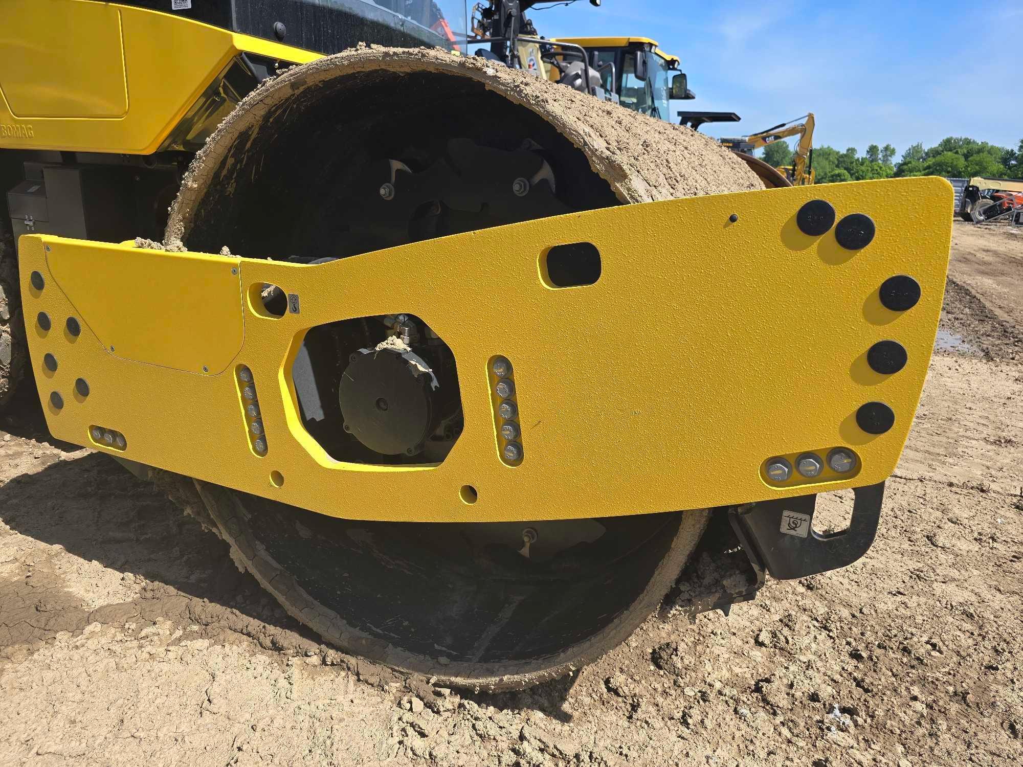 UNUSED BOMAG BW211D-6 VIBRATORY ROLLER SN-121115, powered by Deutz TCD 3.6L4 diesel engine, equipped