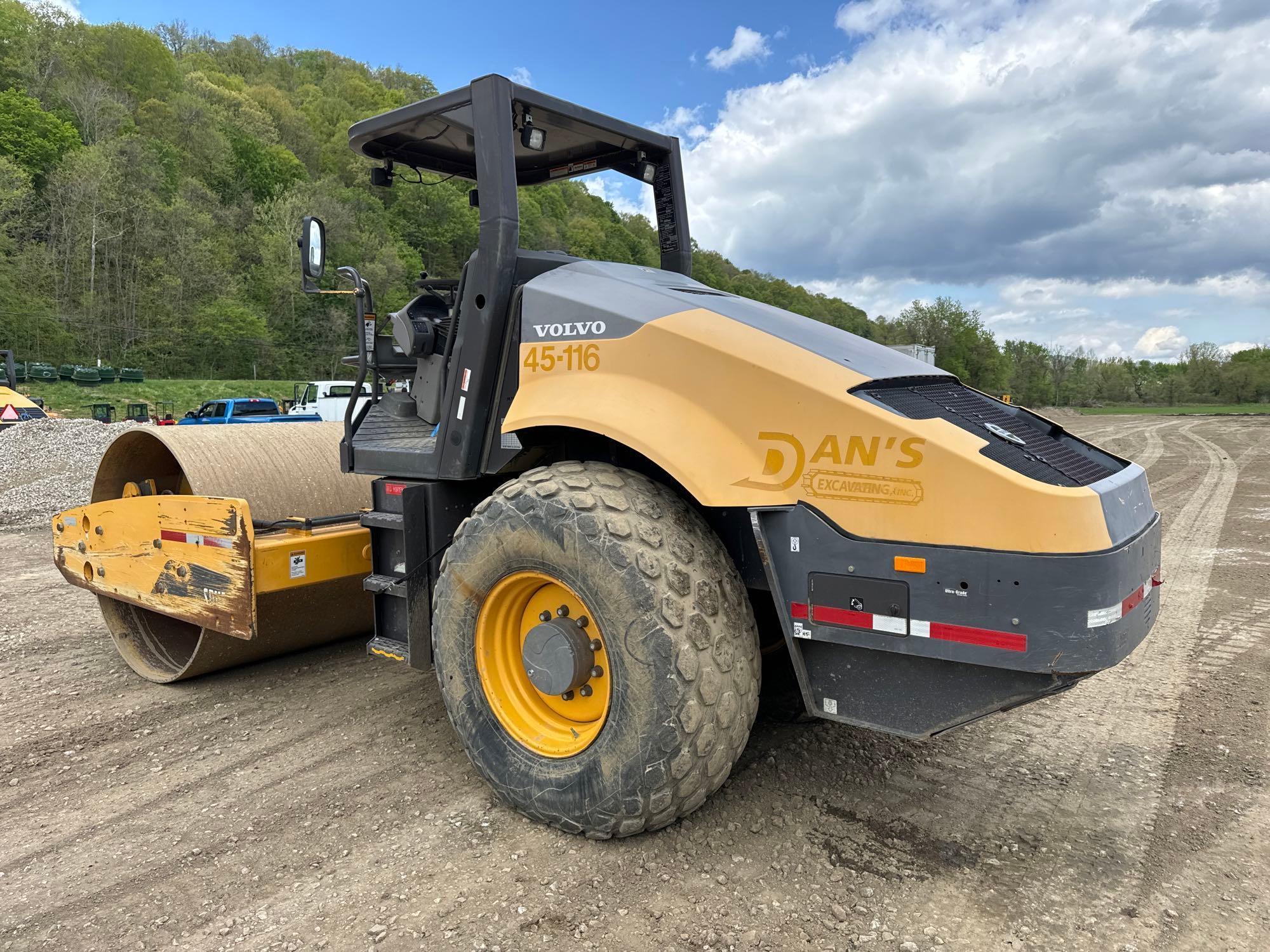 2014 VOLVO SD115 VIBRATORY ROLLER SN:235114 powered by Cummins diesel engine, equipped with OROPS,