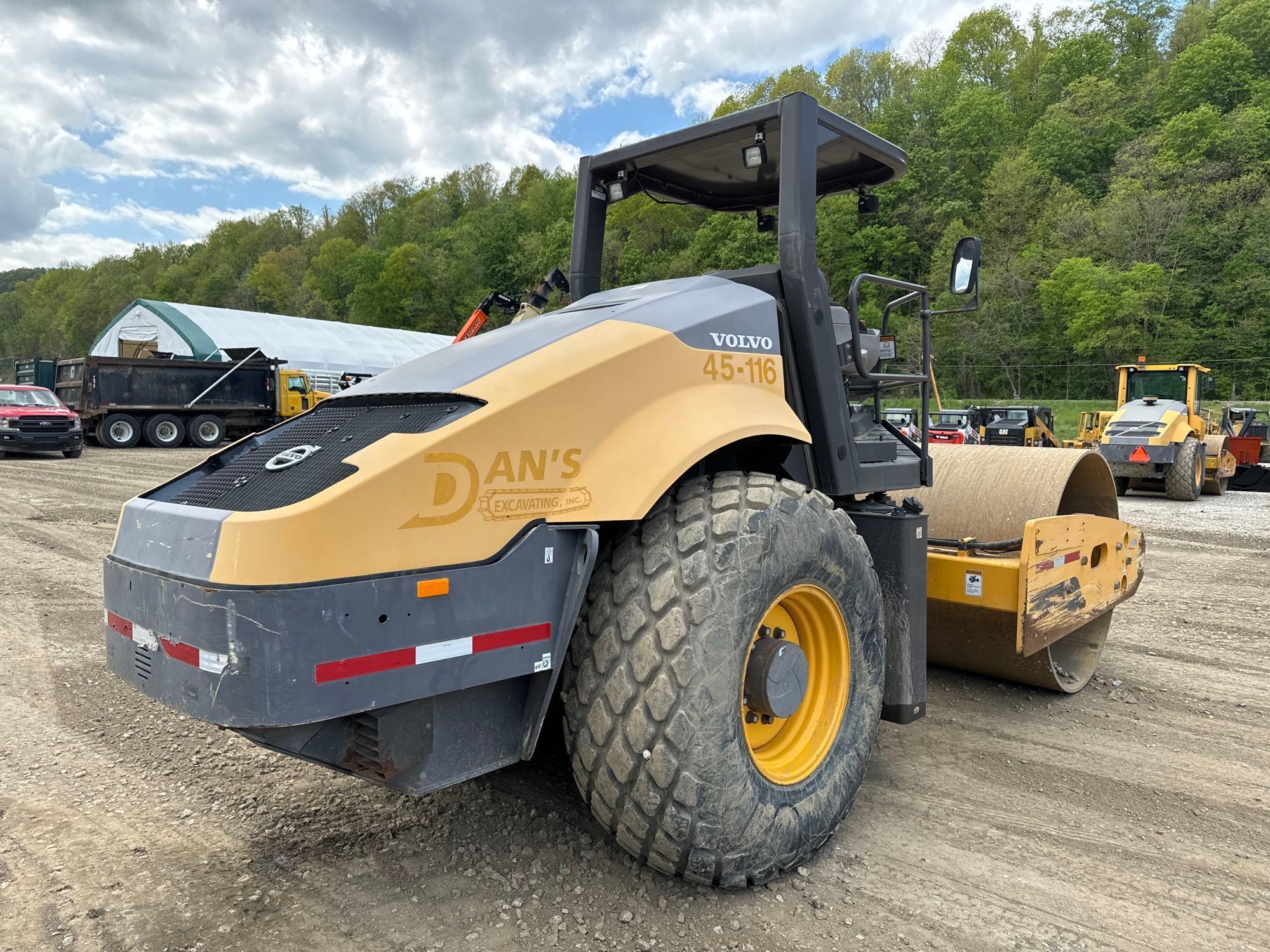 2014 VOLVO SD115 VIBRATORY ROLLER SN:235114 powered by Cummins diesel engine, equipped with OROPS,