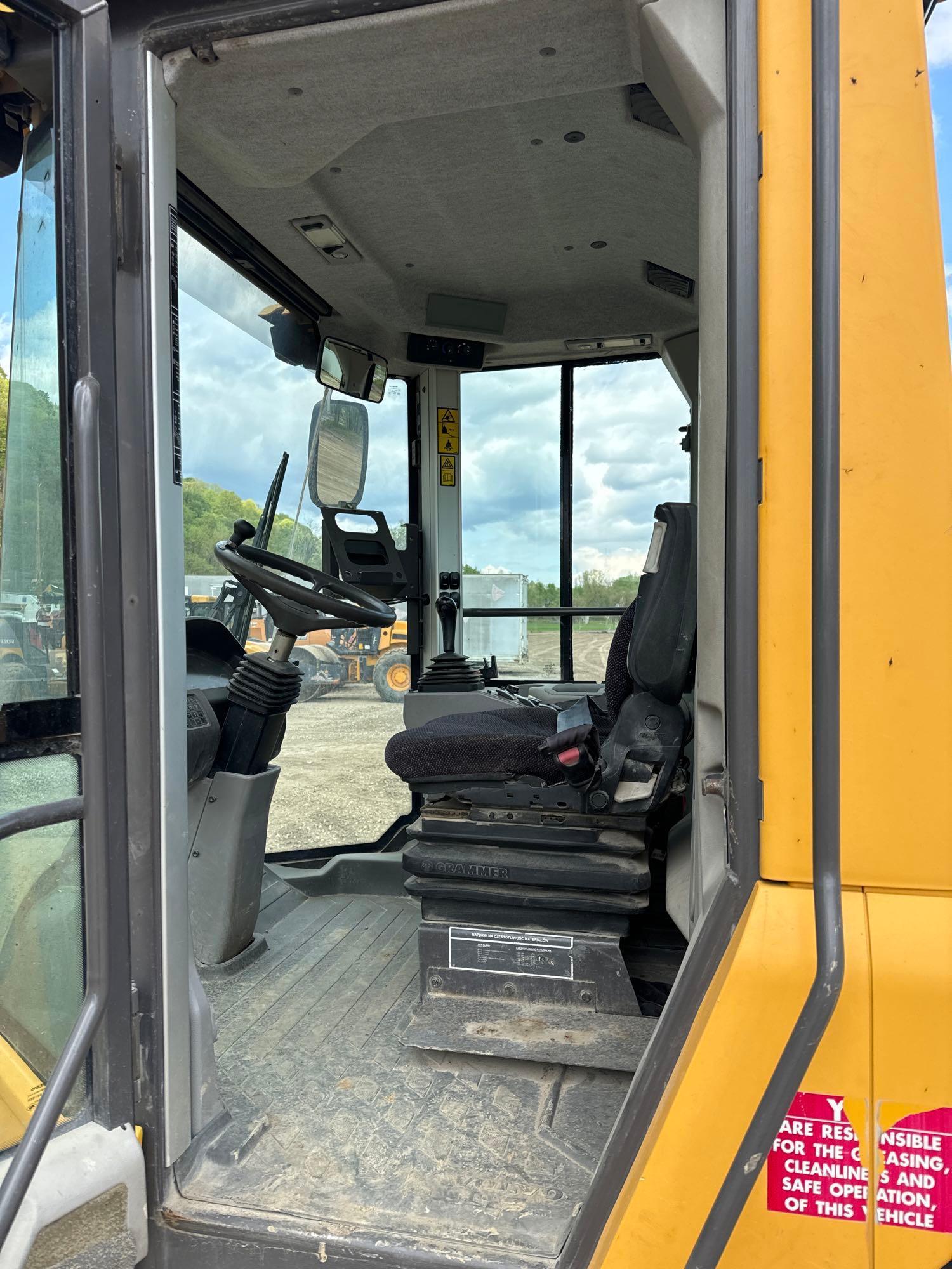 2014 VOLVO SD115 VIBRATORY ROLLER SN:551033 powered by Cummins diesel engine, equipped with EROPS,