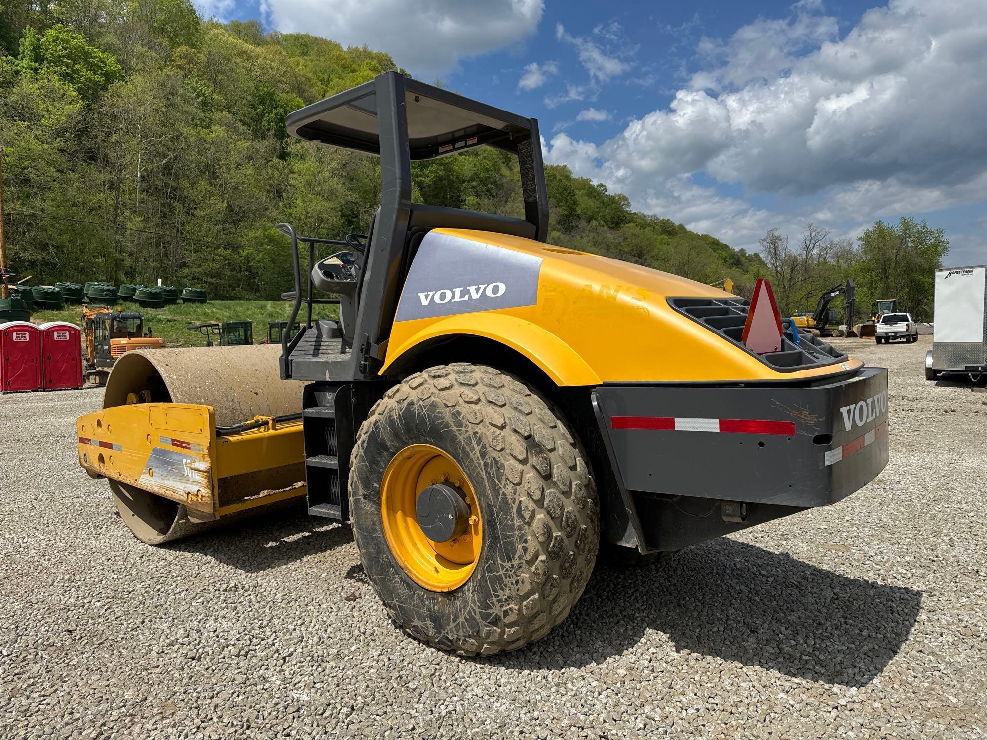 VOLVO SD100D VIBRATORY ROLLER SN:225894 powered by Cummins diesel engine, equipped with OROPS,