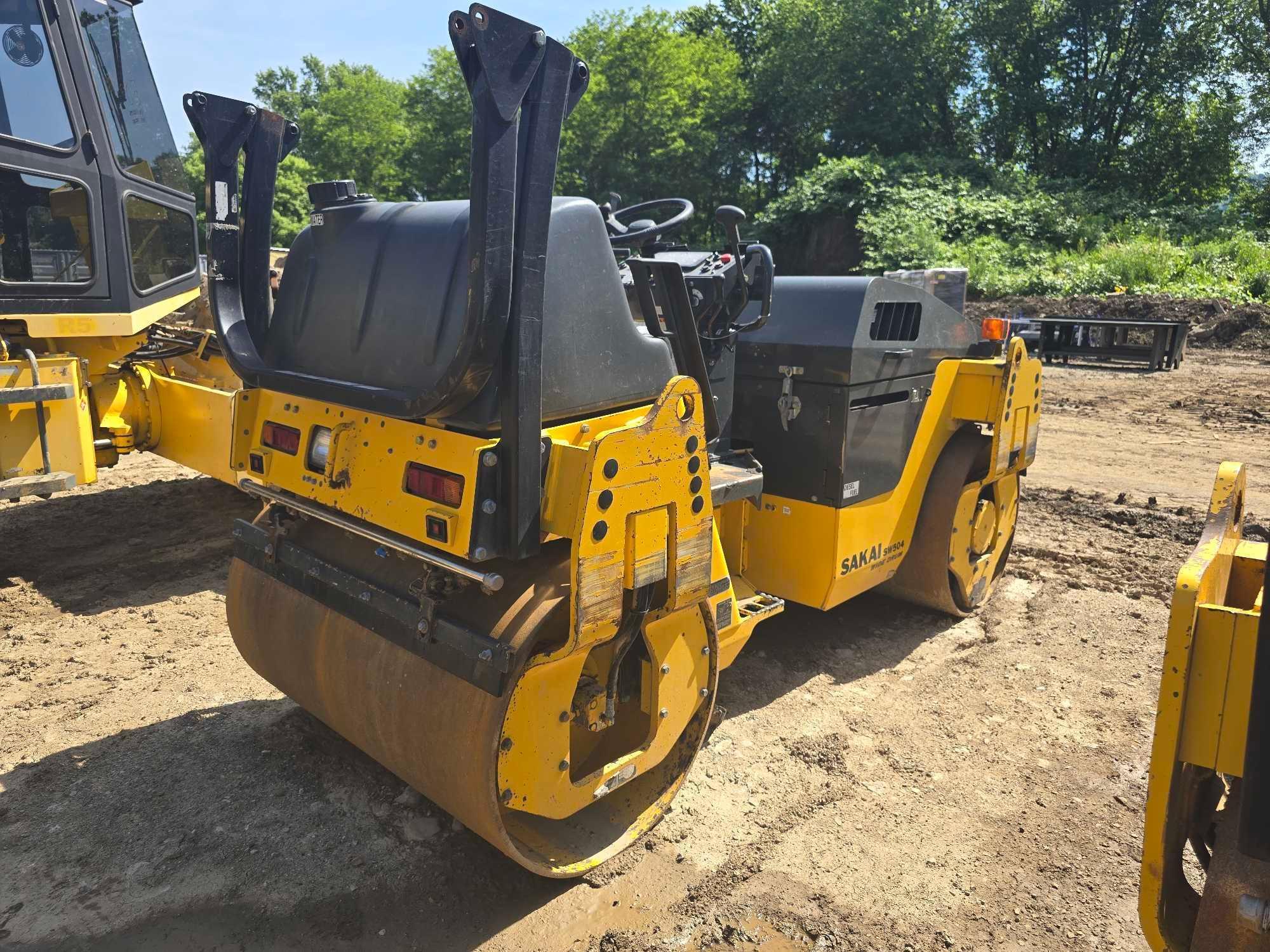 2020 SAKAI SW504W ASPHALT ROLLER SN:30205 powered by Kubota diesel engine, equipped with OROPS,