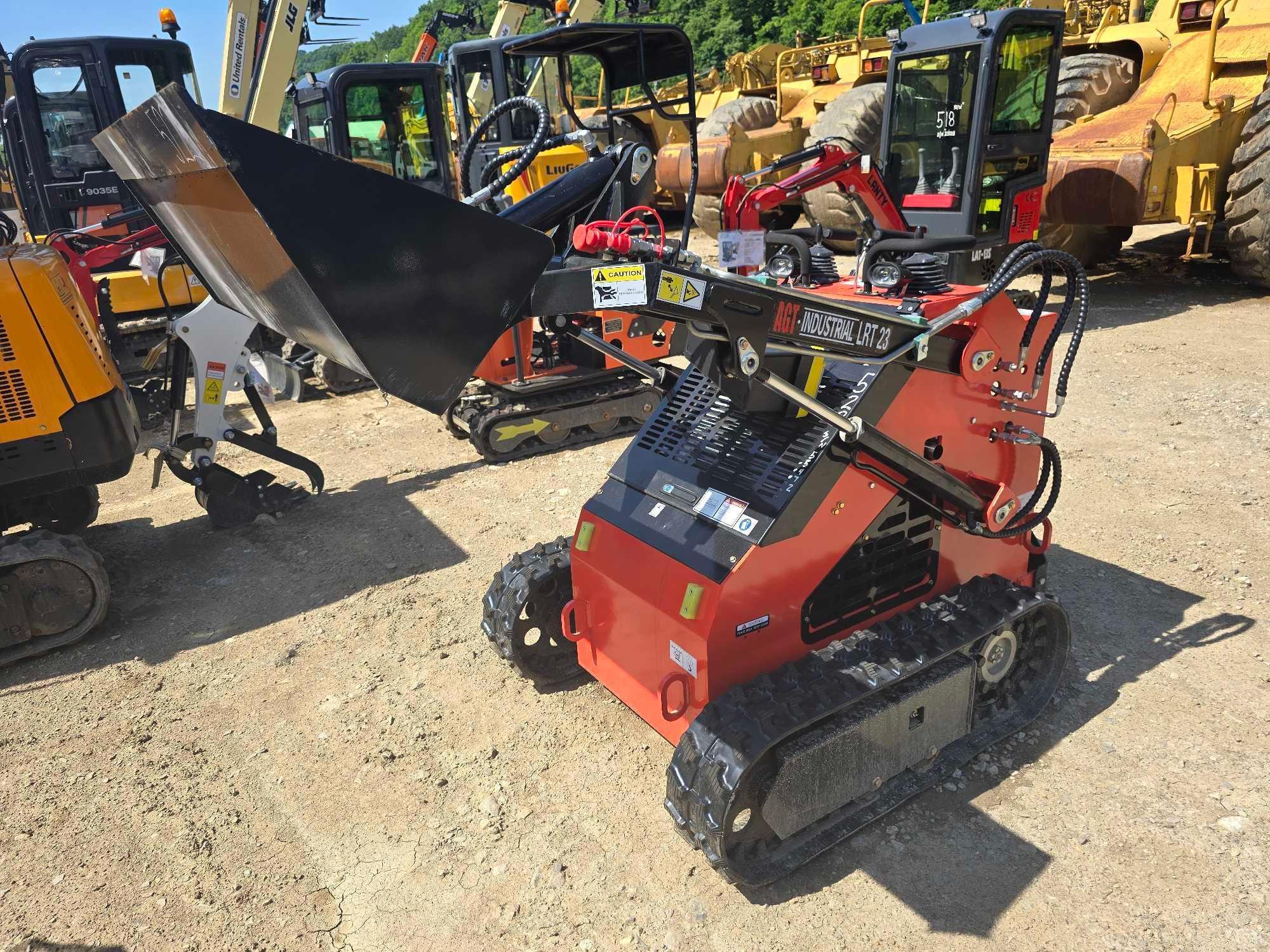 NEW AGT LRT23 MINI TRACK LOADER SN-055472, powered by Briggs & Stratton gas engine, 23HP, rubber