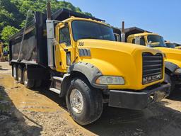 2009 MACK GU814 DUMP TRUCK VN:M001004 powered by Mack MP7 diesel engine, 395hp, equipped with Mack