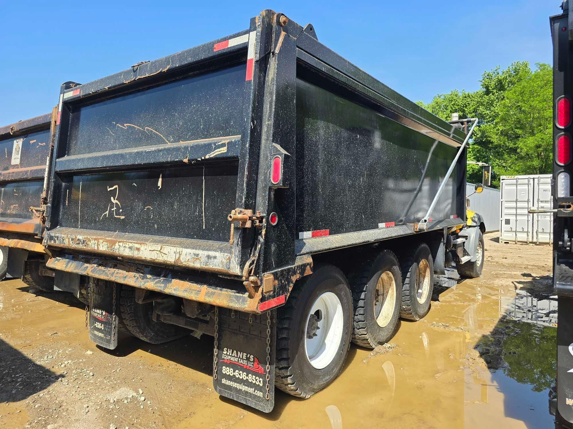 2009 MACK GU814 DUMP TRUCK VN:M001004 powered by Mack MP7 diesel engine, 395hp, equipped with Mack